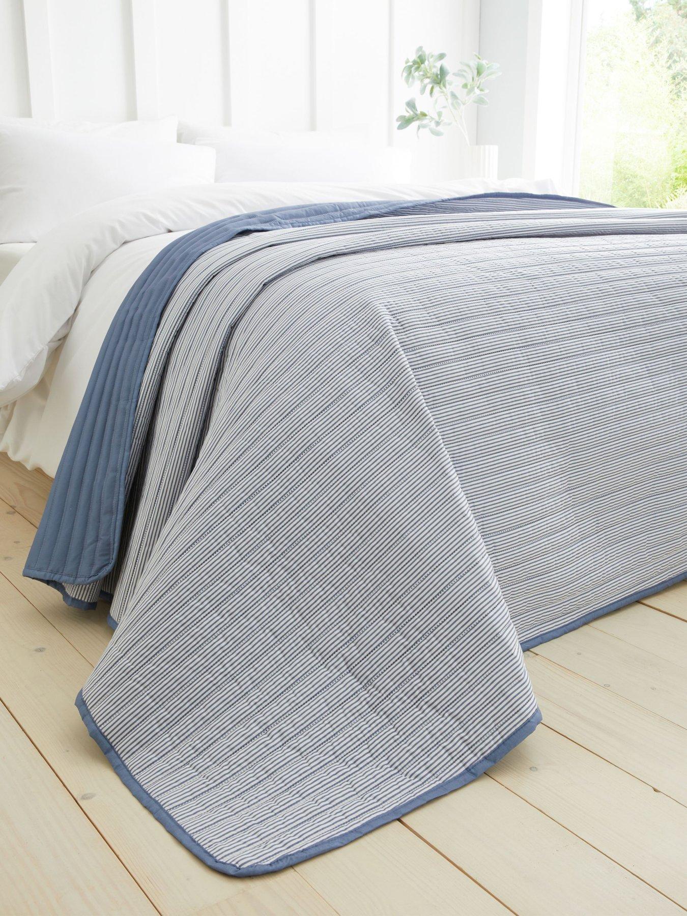 Catherine Lansfield Stripe Bedspread- 220x230cm