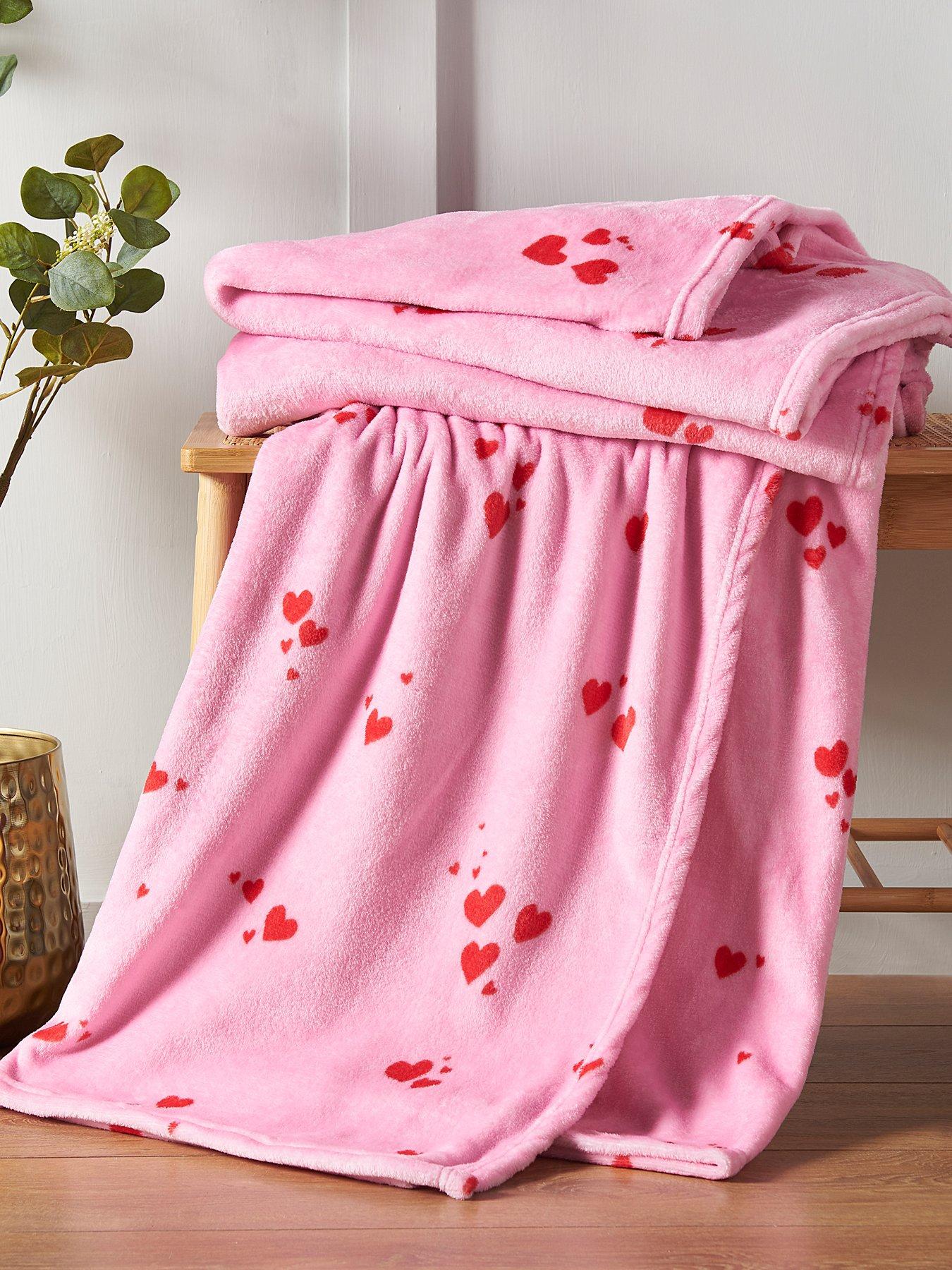 Image 1 of 4 of Catherine Lansfield Heart Throw