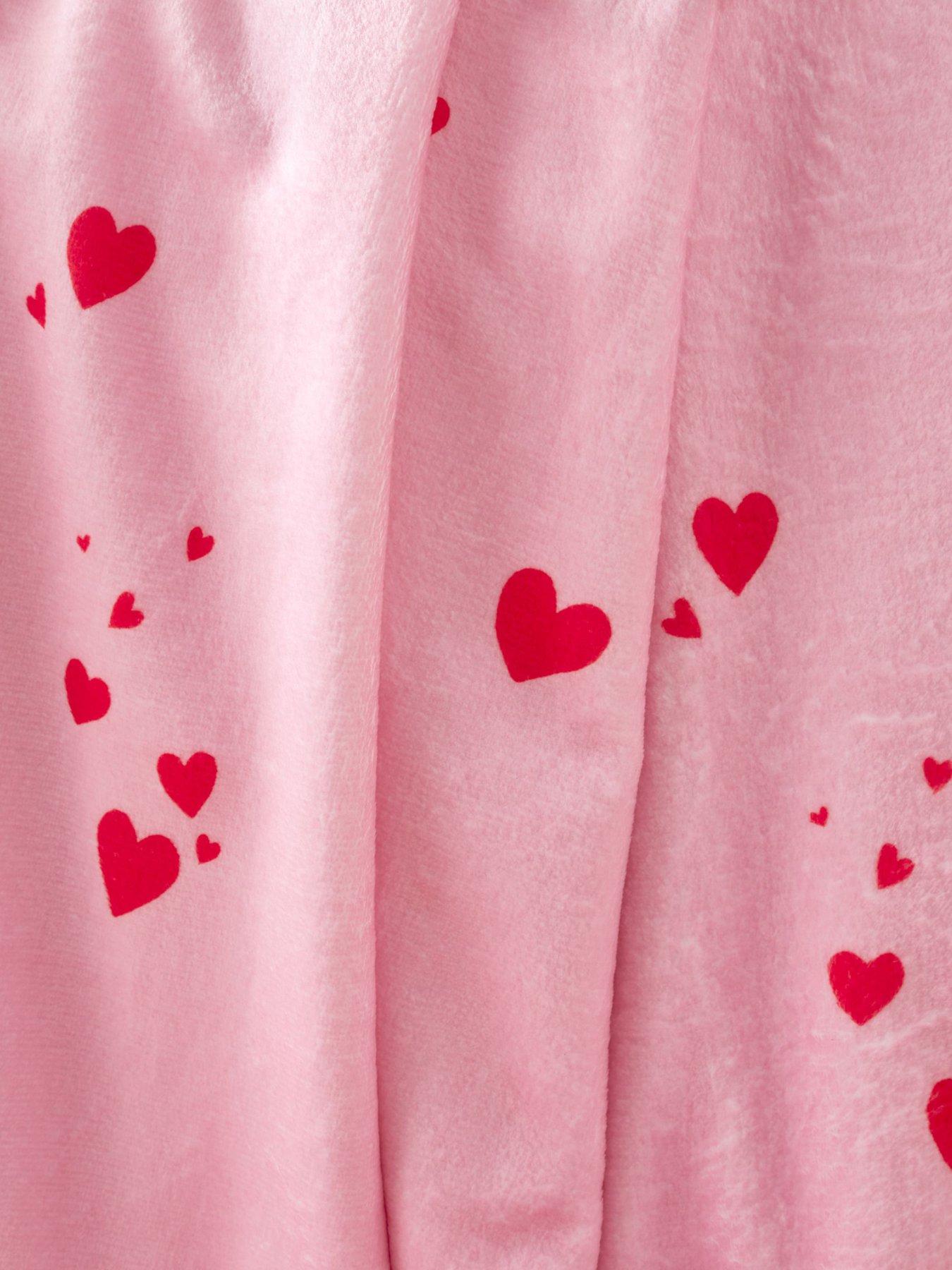 Image 3 of 4 of Catherine Lansfield Heart Throw