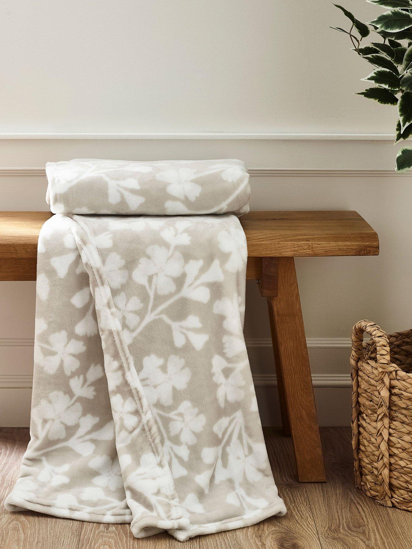 Catherine Lansfield Brooke Floral Throw