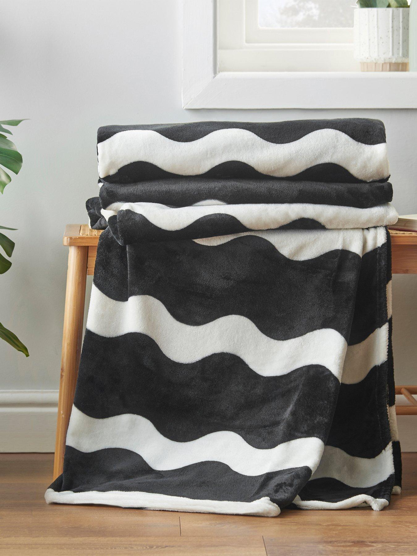 undefined Waves Throw