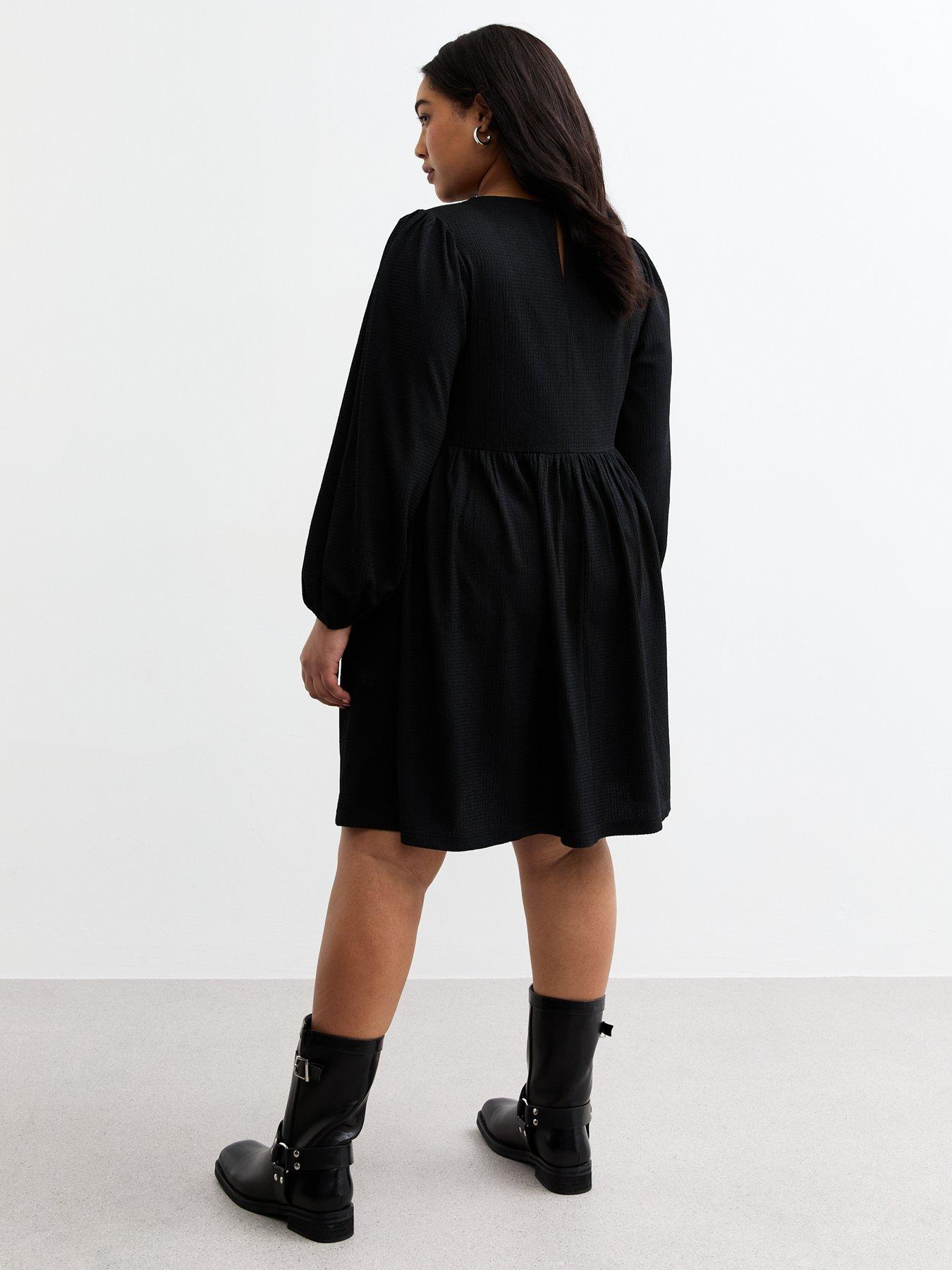 Image 2 of 4 of New Look Curves Crinkled Texture Mini Dress - Black