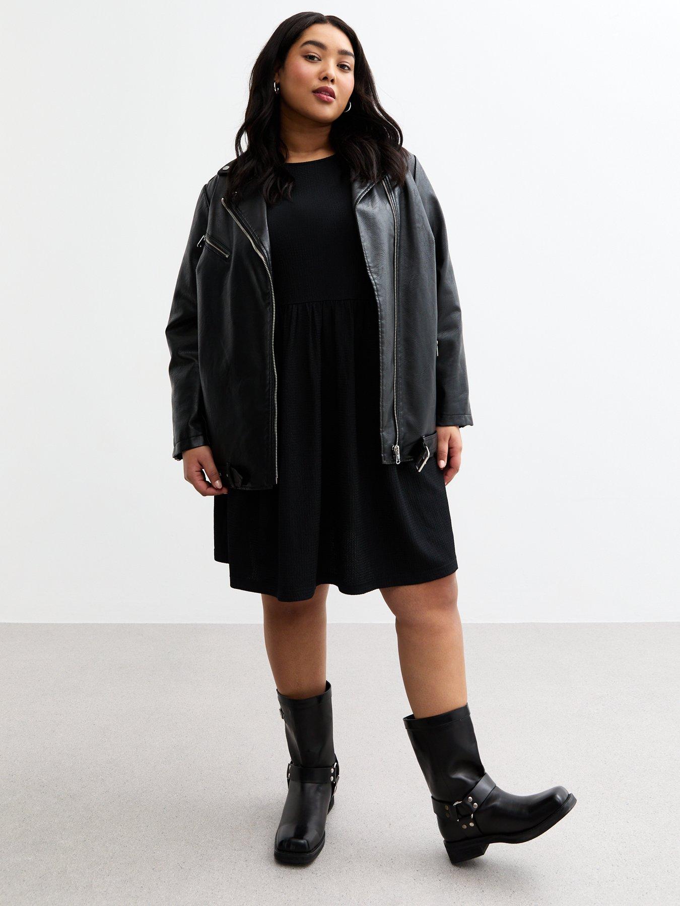 Image 3 of 4 of New Look Curves Crinkled Texture Mini Dress - Black