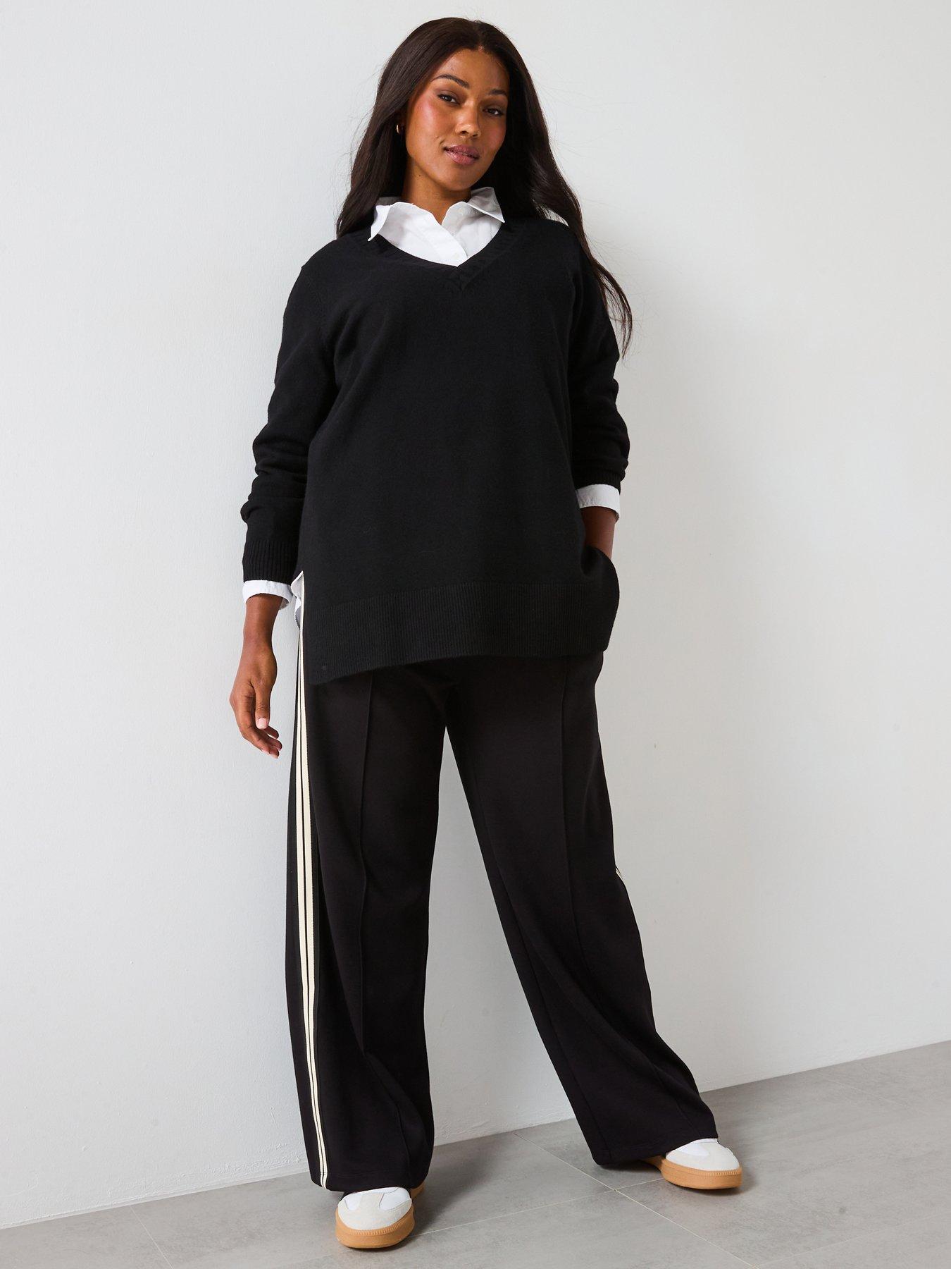 Image 3 of 6 of V by Very Curve Classic Comfort V Neck Split Hem Longline Jumper - Black