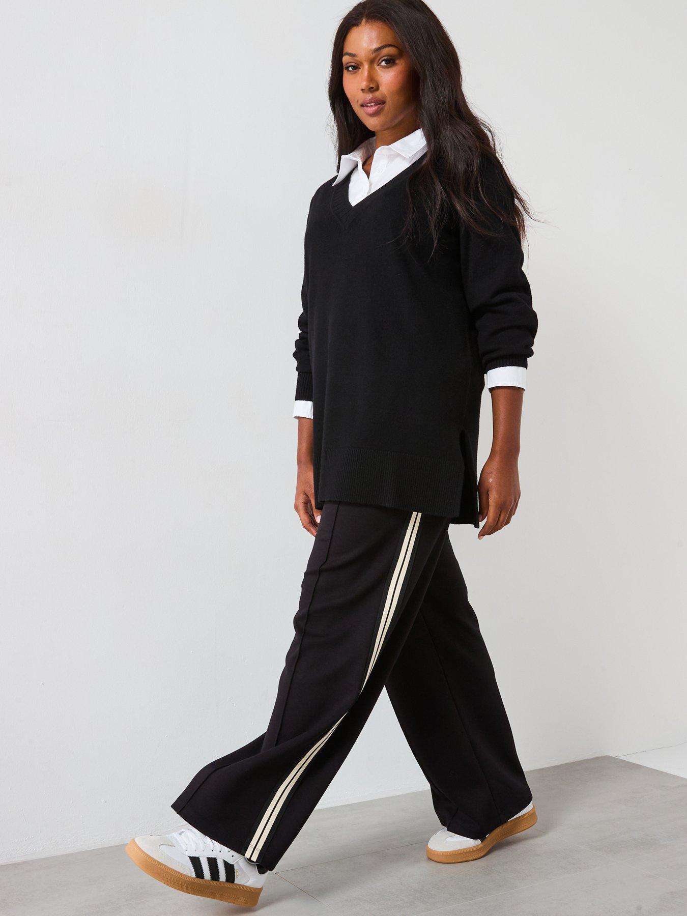 Image 6 of 6 of V by Very Curve Classic Comfort V Neck Split Hem Longline Jumper - Black