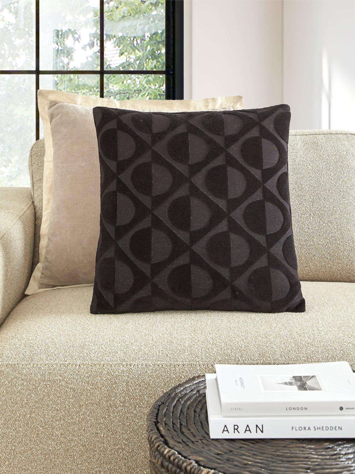 very-home-geo-classical-cushion