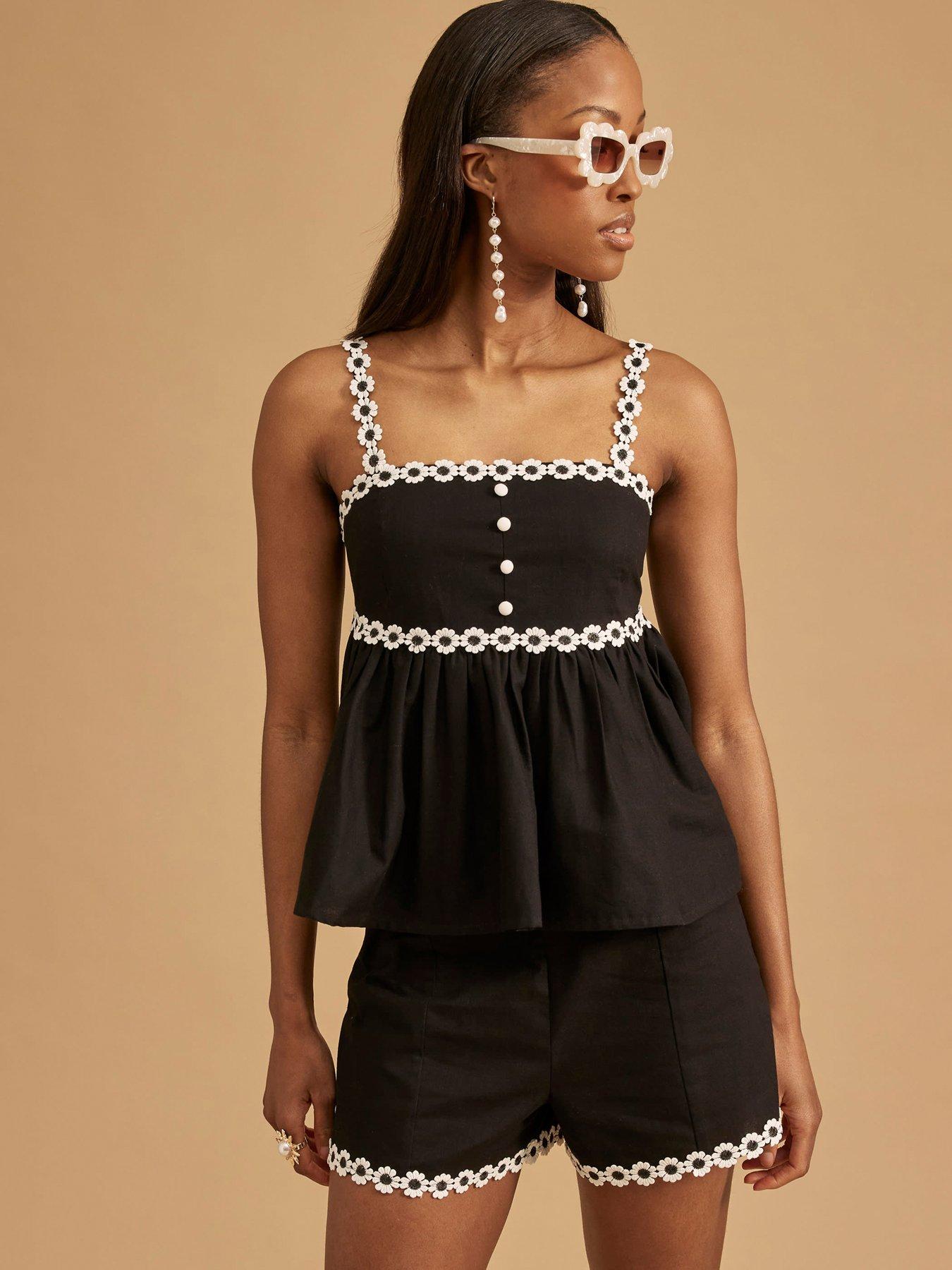 undefined Daisy Trim Short - Black