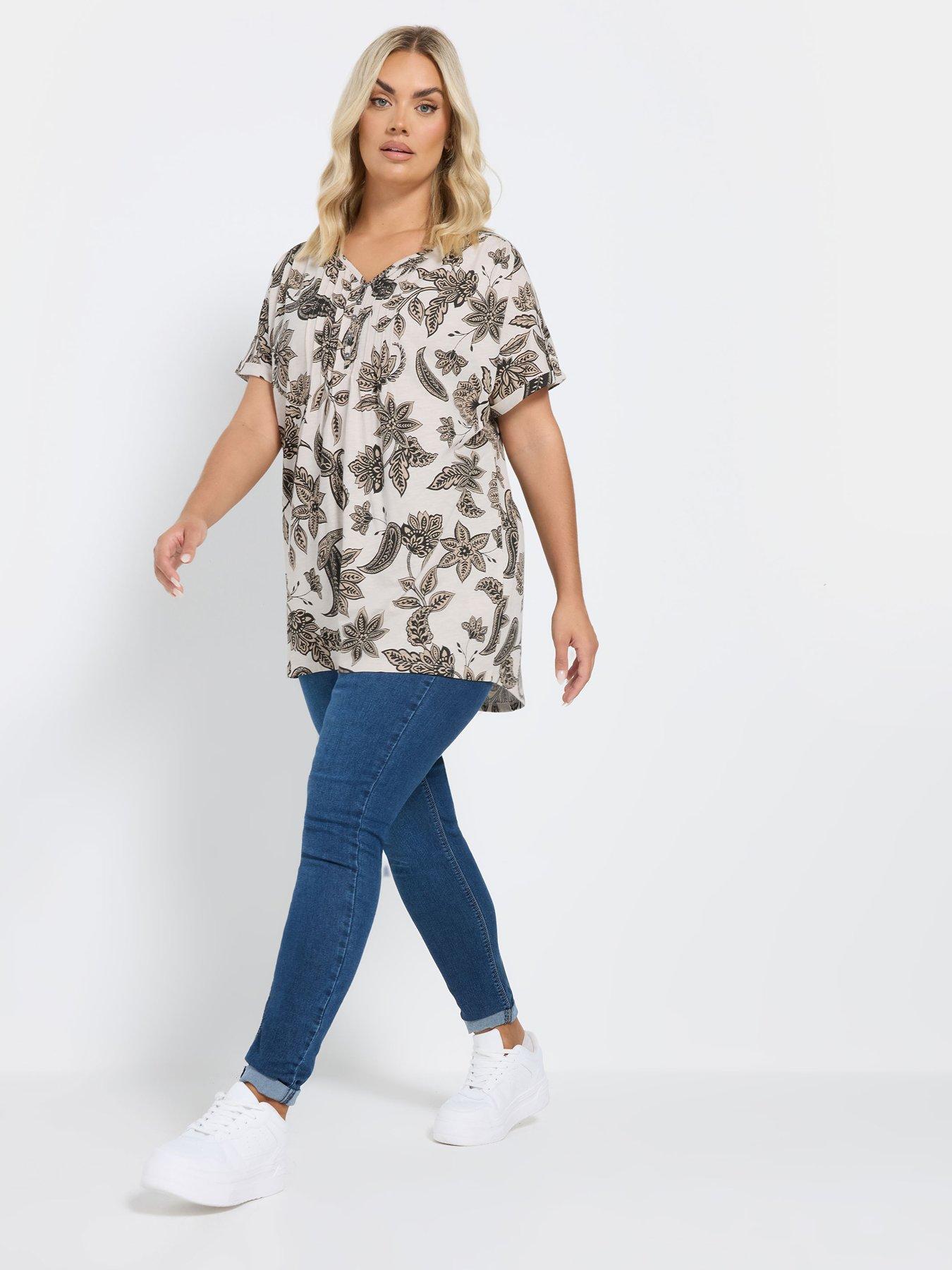 Image 3 of 4 of Yours Curve Pintuck Paisley Flower T-Shirt - White