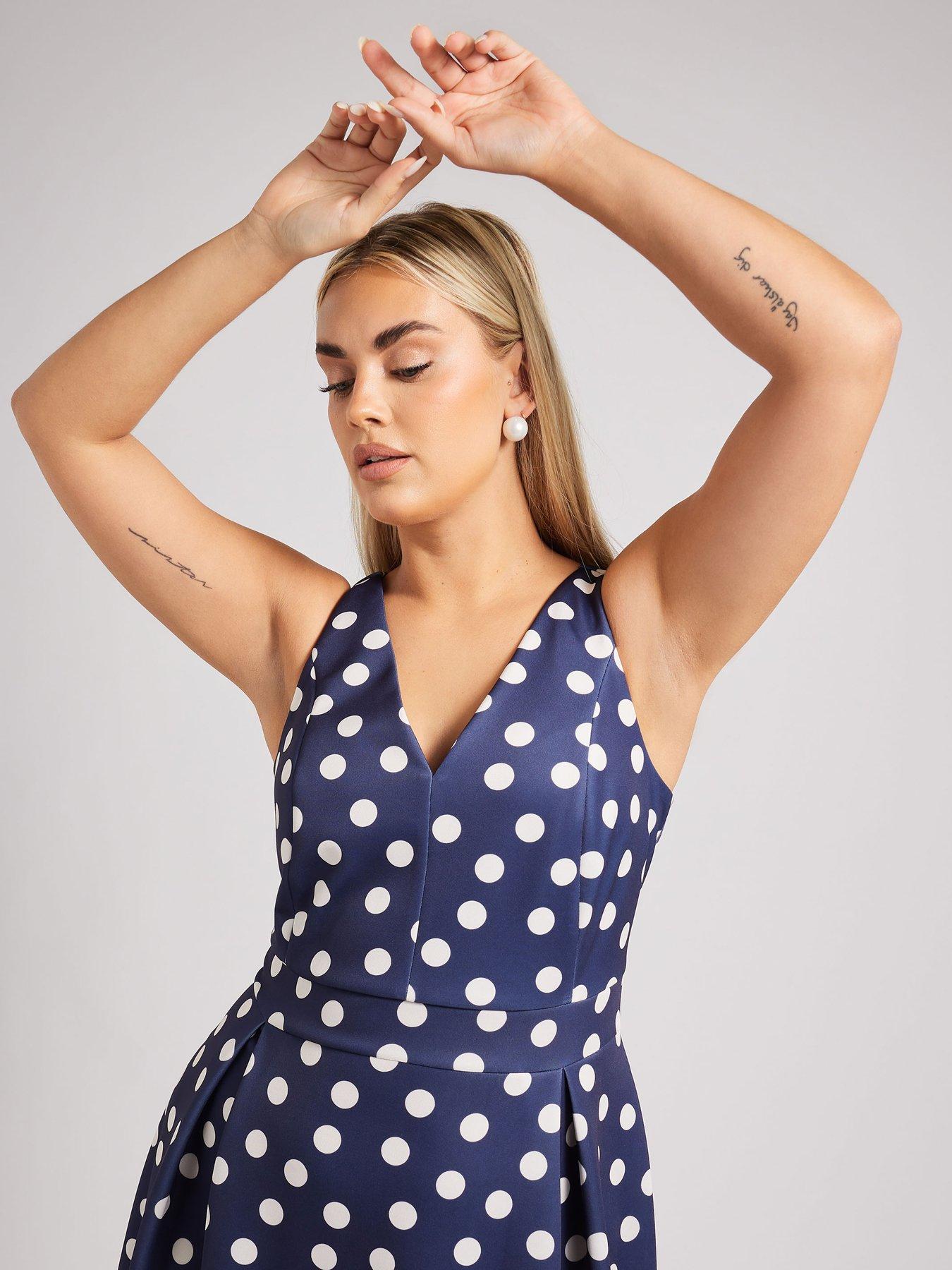 Image 4 of 4 of Yours Curve V-neck Pleated Dress