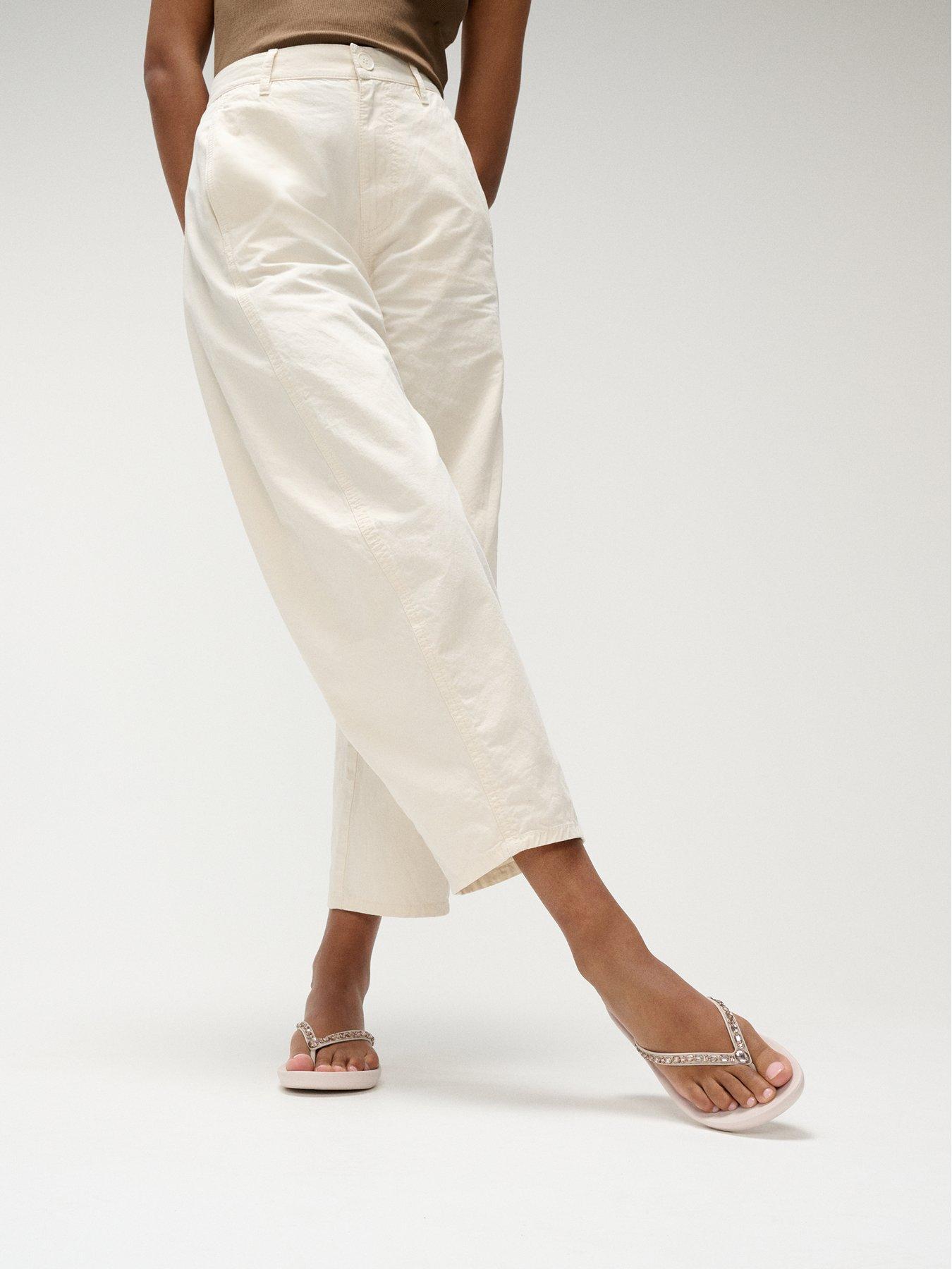 Image 5 of 5 of FitFlop Iqushion Multi-crystal Ergonomic Flip-flops - Nude Rose