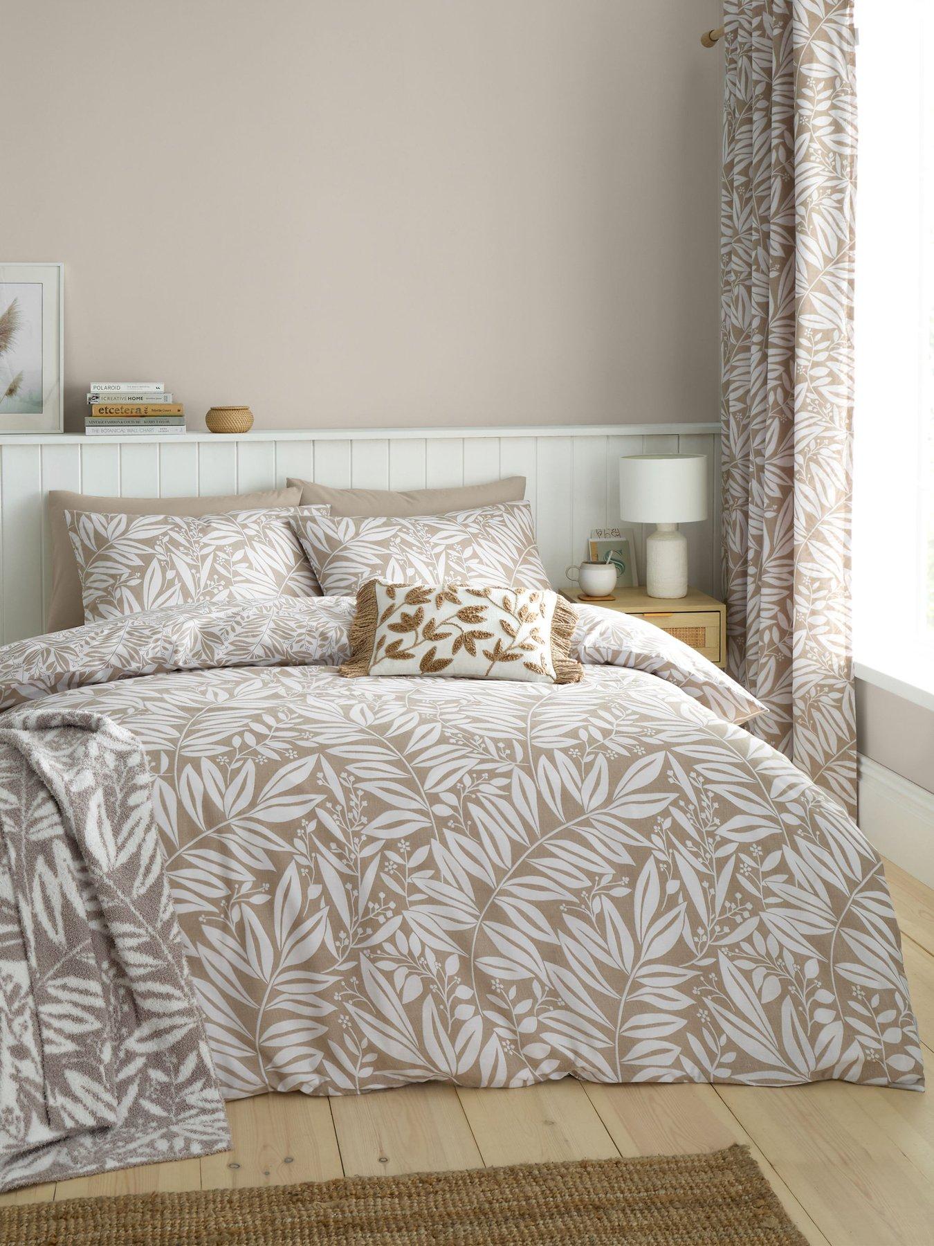Catherine Lansfield Sorrel Leaf Duvet Cover Set in Natural