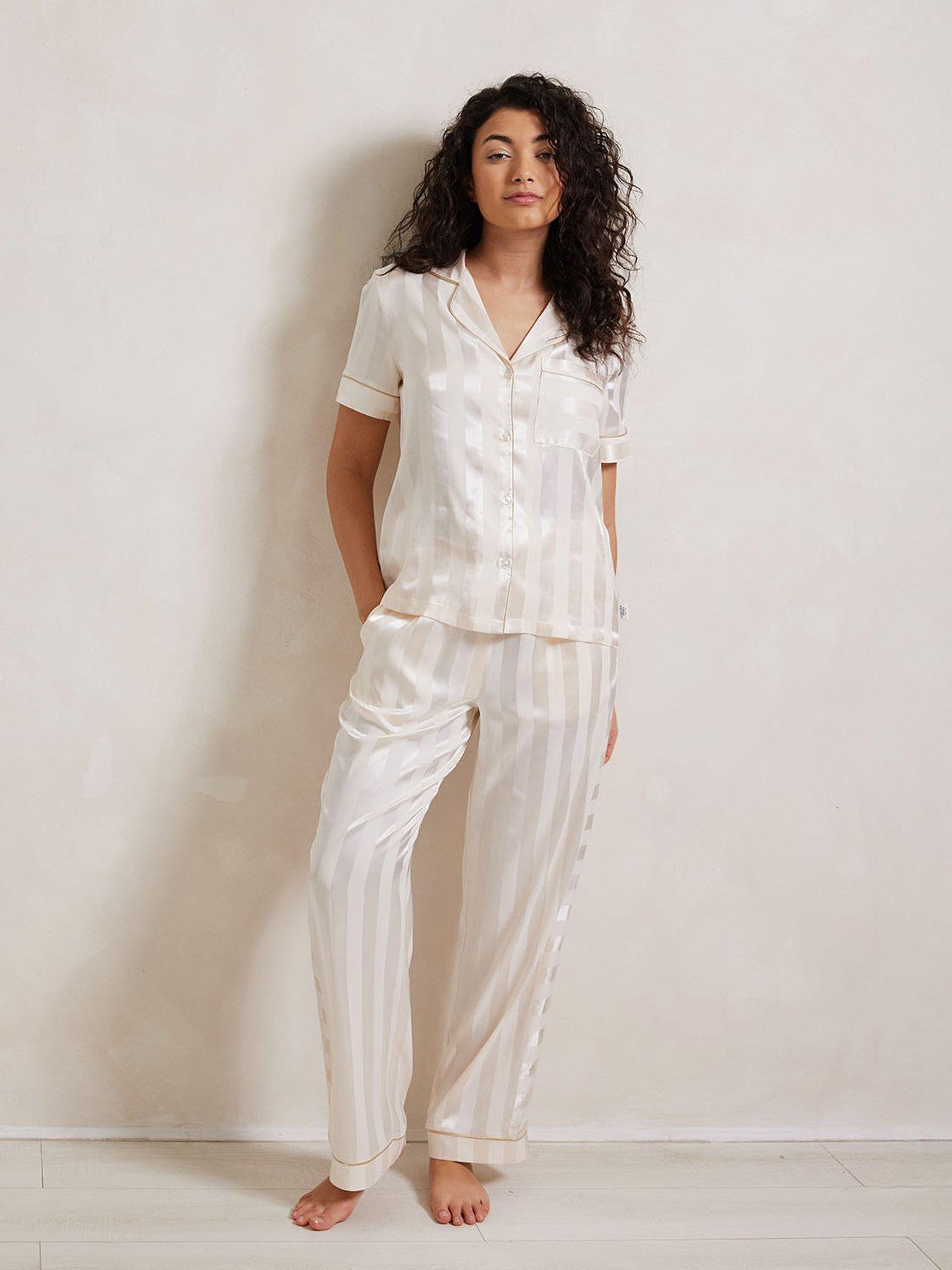 Image of CHELSEA PEERS Long Button Up Set With Short Sleeves In Satin Jaquard Stripe - White