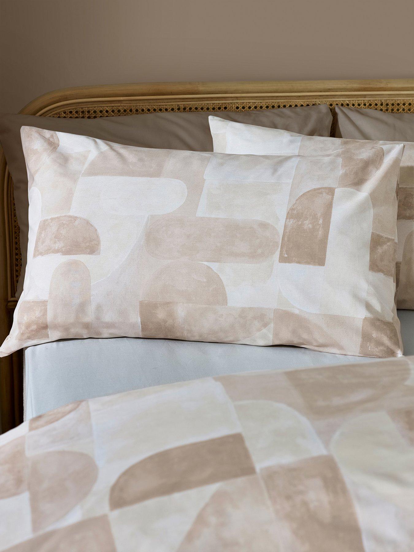 Image 4 of 5 of Catherine Lansfield Sloane Geo Duvet Set