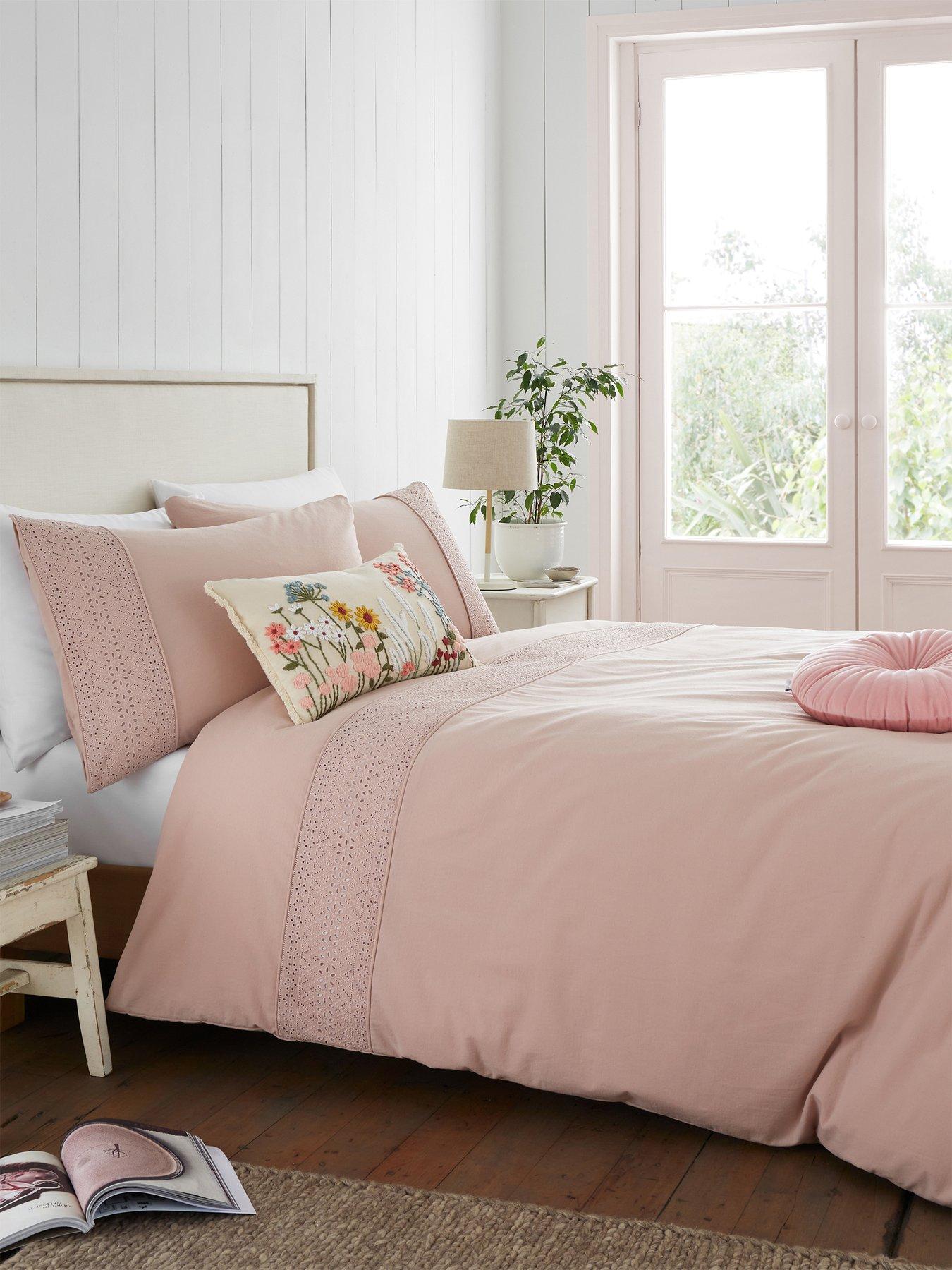 Catherine Lansfield Broderie Anglaise Duvet Set - Blush