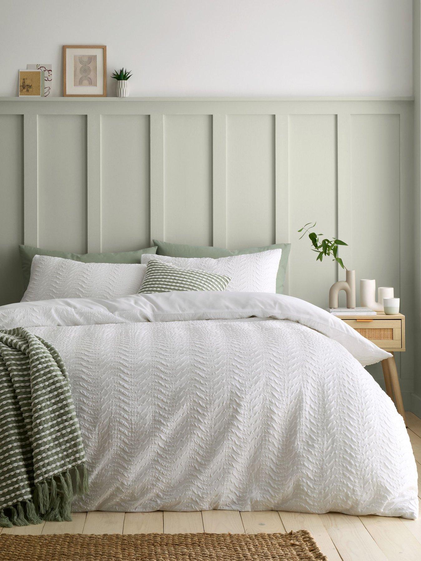 Catherine Lansfield Heatset Wave Duvet Set - White