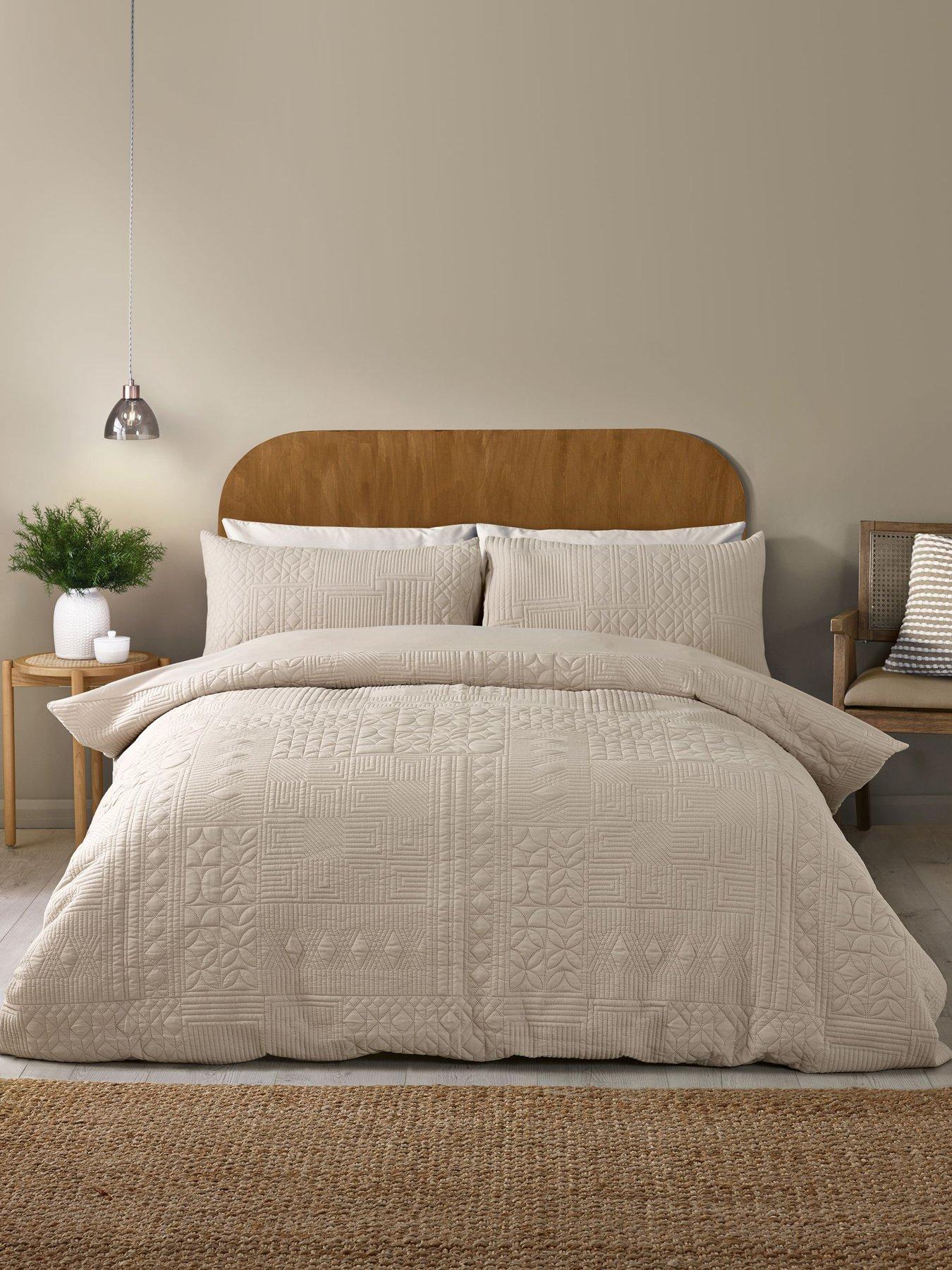 Image 3 of 5 of Catherine Lansfield Folkstone Geo Duvet Cover Set- Natural