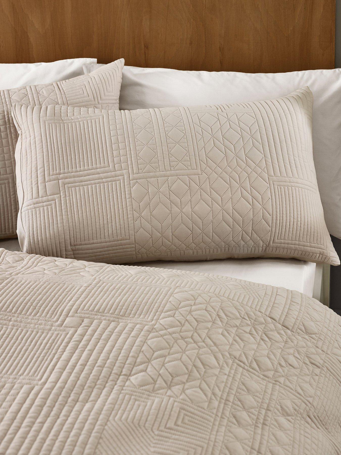 Image 4 of 5 of Catherine Lansfield Folkstone Geo Duvet Cover Set- Natural