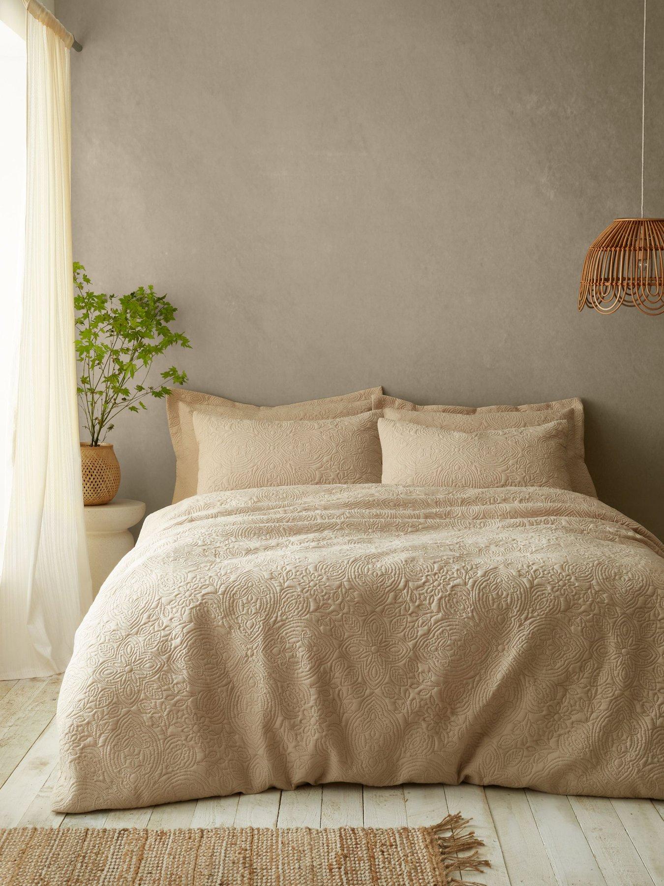 Image 3 of 6 of Pineapple Elephant Casablanca Pinsonic Duvet Cover Set