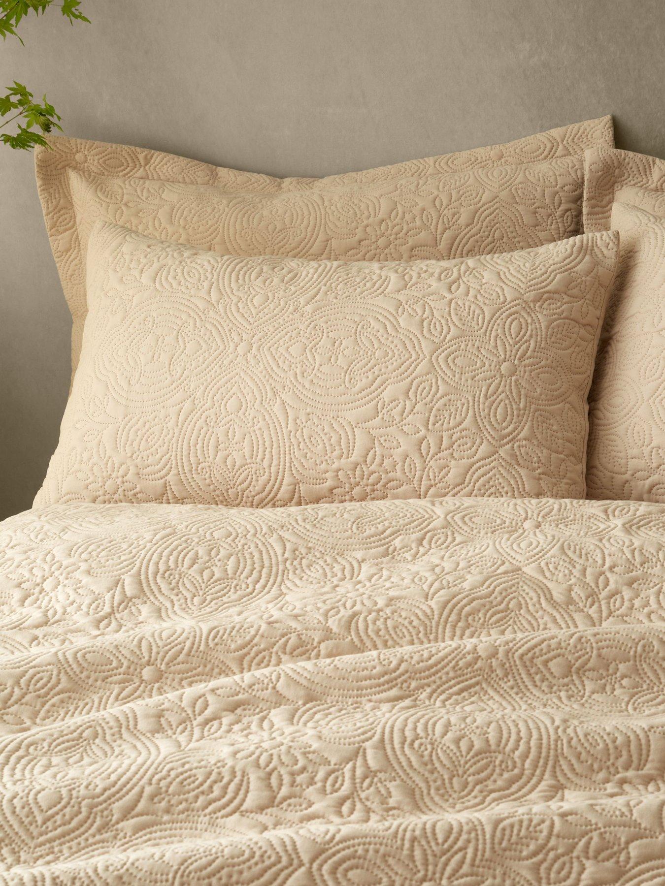 Image 4 of 6 of Pineapple Elephant Casablanca Pinsonic Duvet Cover Set