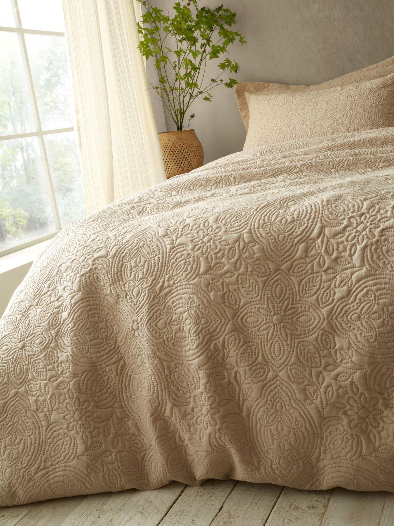 Image 5 of 6 of Pineapple Elephant Casablanca Pinsonic Duvet Cover Set