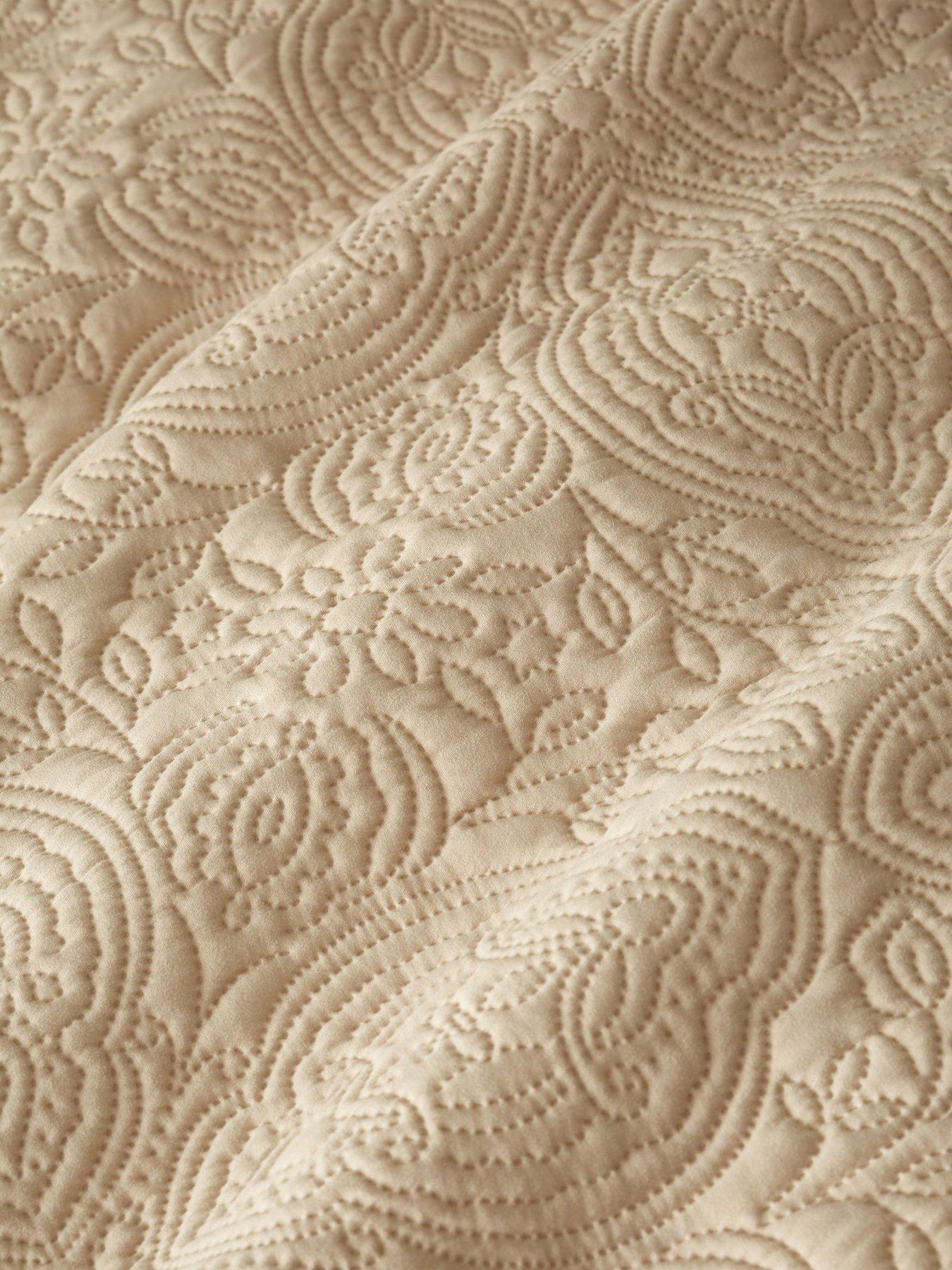 Image 6 of 6 of Pineapple Elephant Casablanca Pinsonic Duvet Cover Set