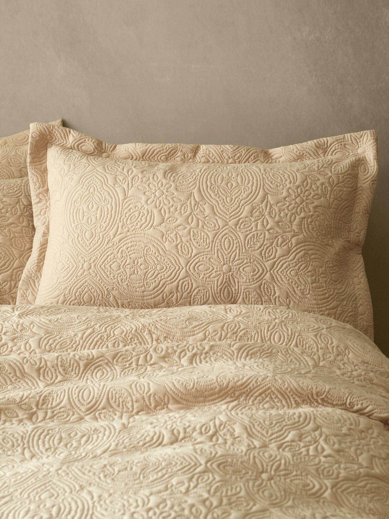Image 1 of 3 of Pineapple Elephant Casablanca Pinsonic Pillowsham Pair