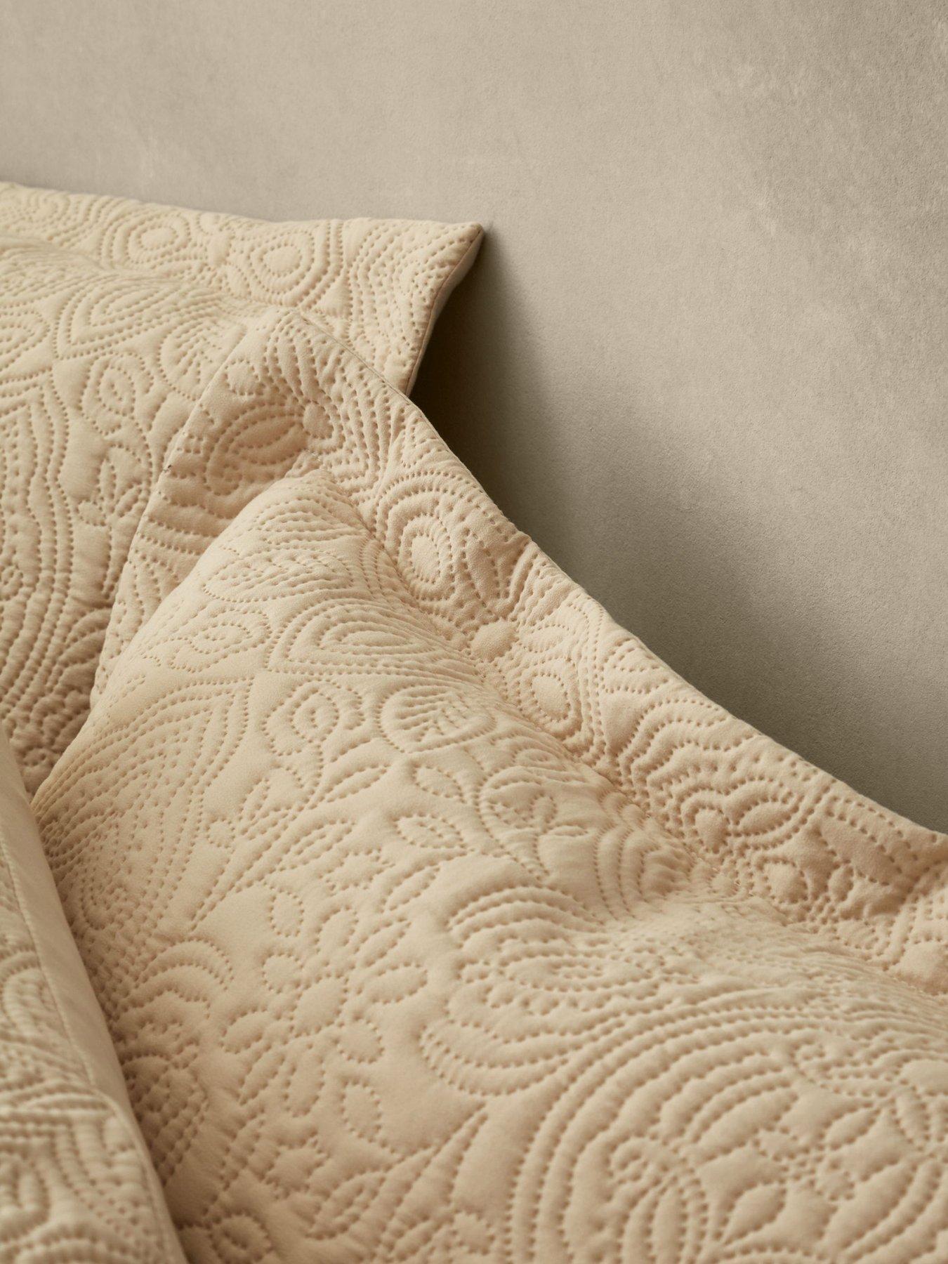 Image 3 of 3 of Pineapple Elephant Casablanca Pinsonic Pillowsham Pair