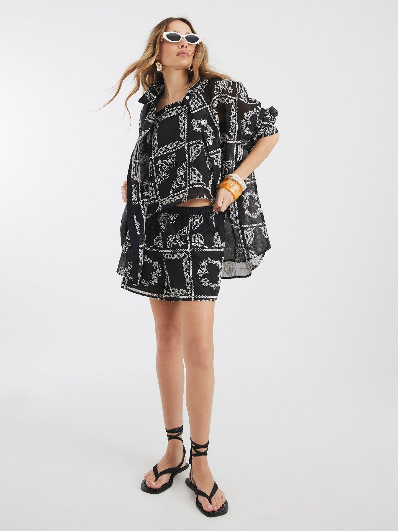 undefined Embellished Shorts - Black