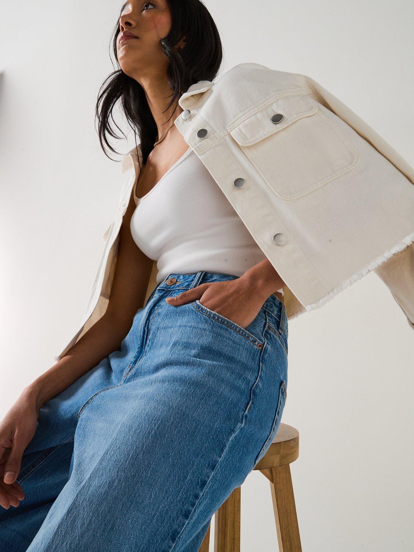 Image 4 of 6 of Vero Moda High Rise Barrel Jeans - Blue