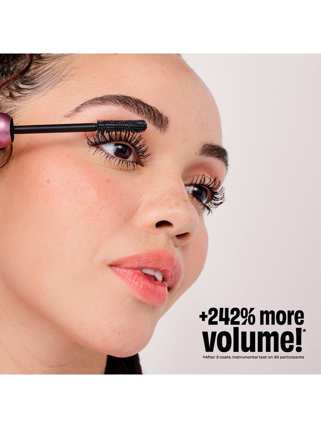 Image 2 of 7 of Benefit Badgal Bounce Mini Volumising Mascara (4g)