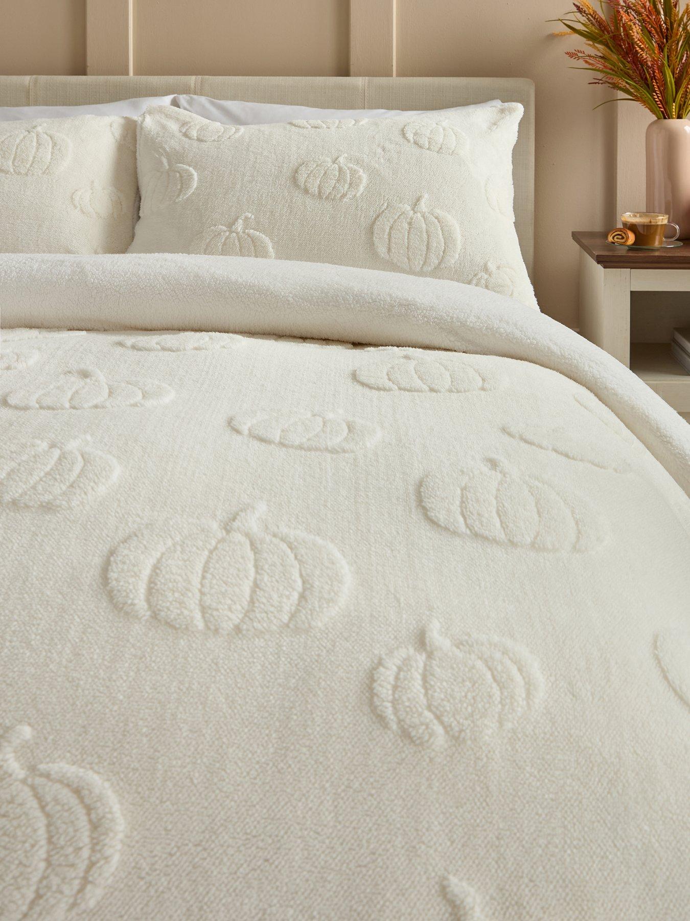 Image 3 of 5 of The Very Collection Pumpkin Fleece Duvet Cover&nbsp;Set