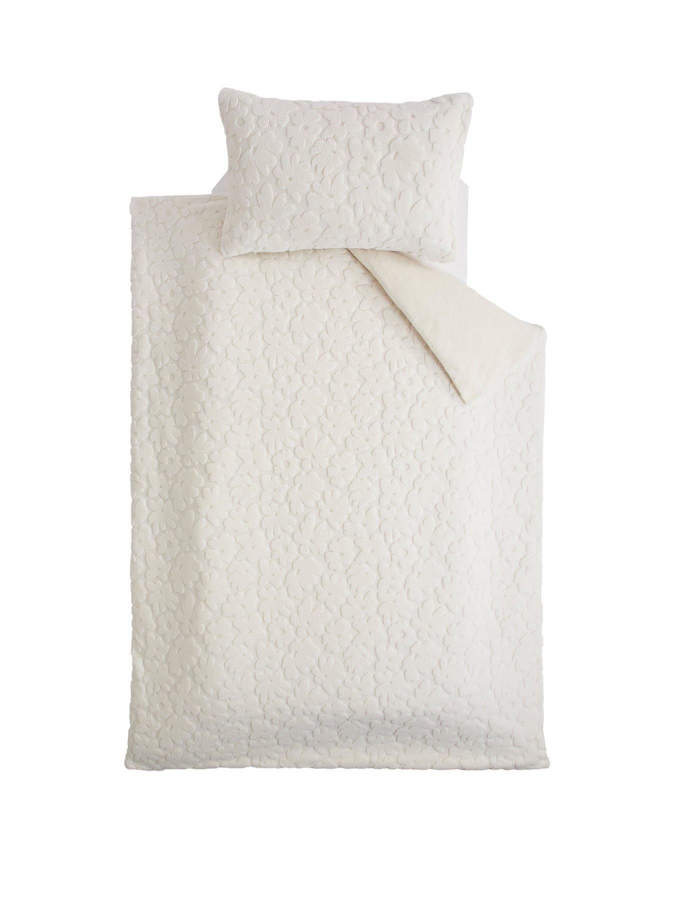 Image 2 of 6 of Very Home Daisy 3d Teddy Fleece Duvet Cover&nbsp;Set
