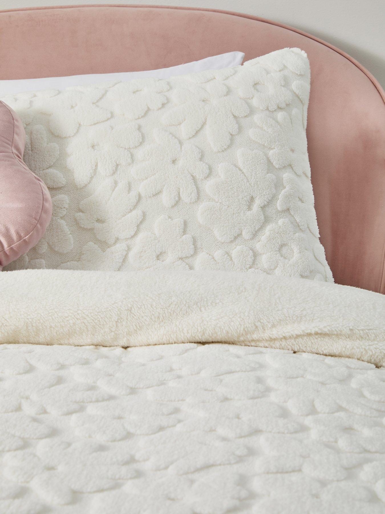Image 3 of 6 of Very Home Daisy 3d Teddy Fleece Duvet Cover&nbsp;Set