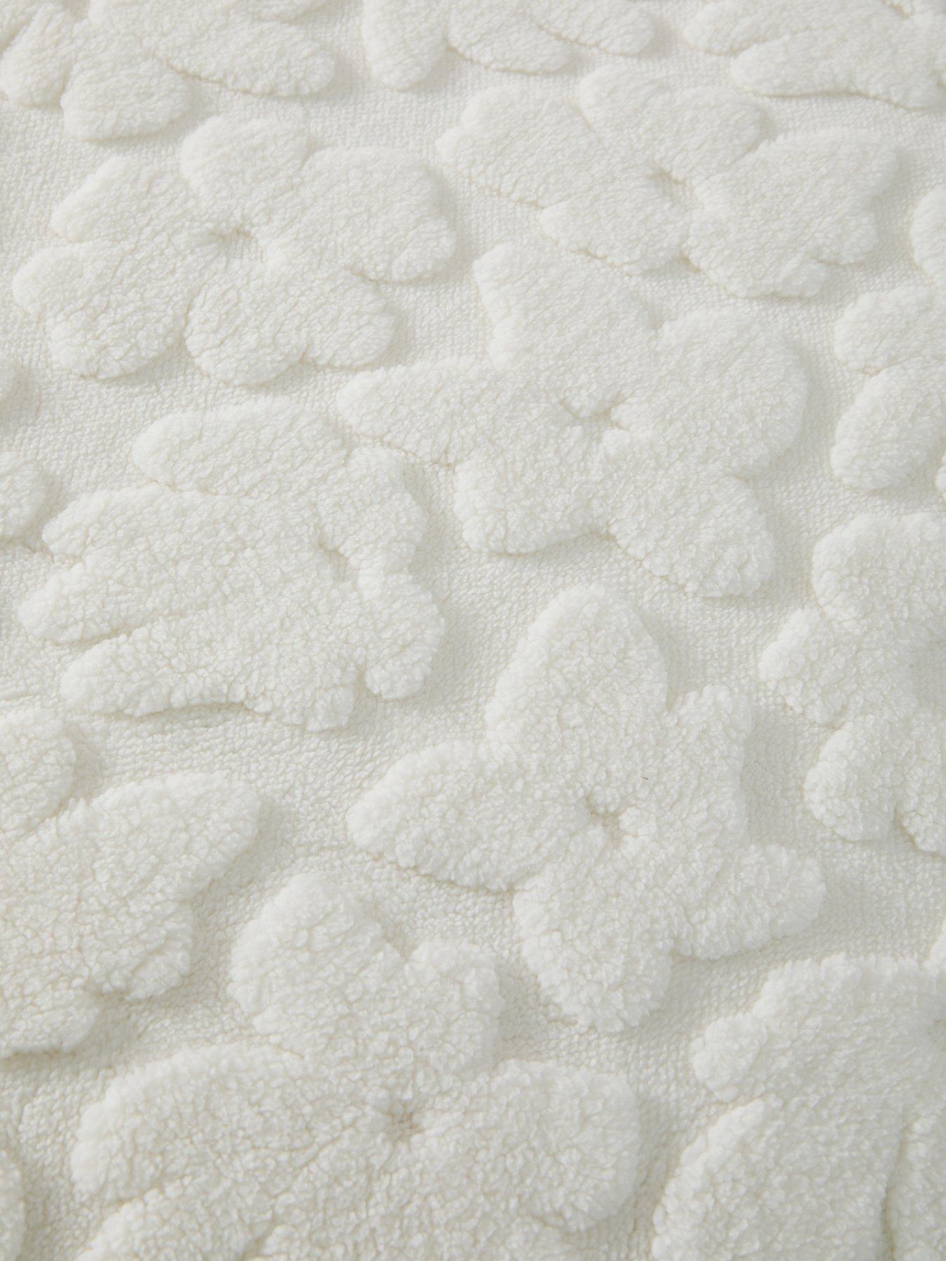 Image 6 of 6 of Very Home Daisy 3d Teddy Fleece Duvet Cover&nbsp;Set