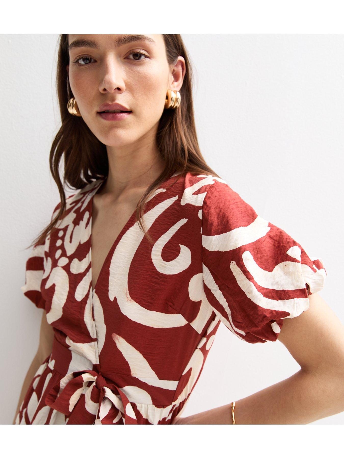 Image 4 of 4 of New Look Sarahbeth Tier Wrap Midi - Red