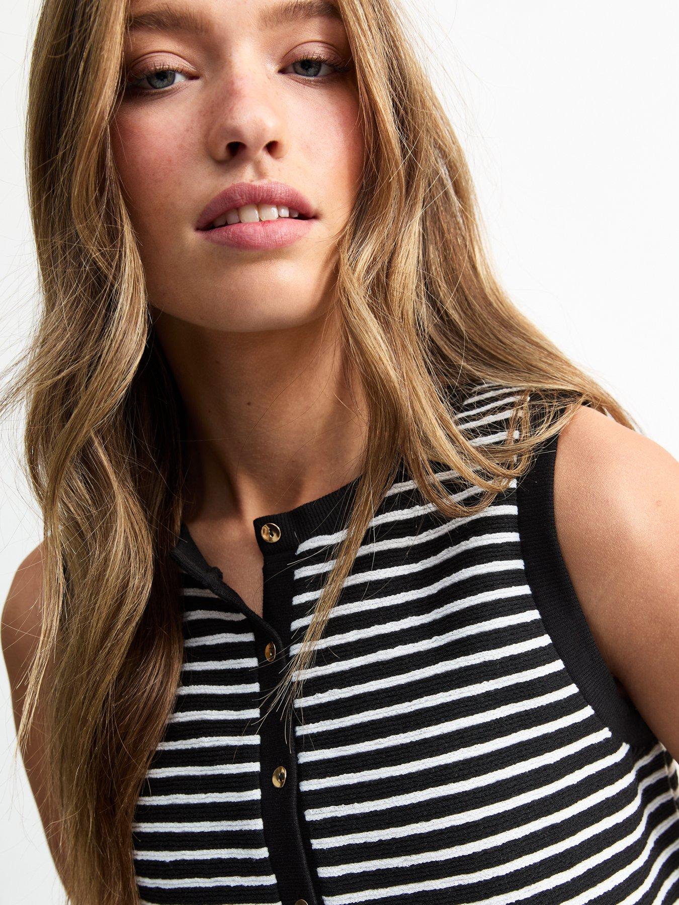 Image 4 of 4 of New Look Textured Stripe Waistcoat - Black
