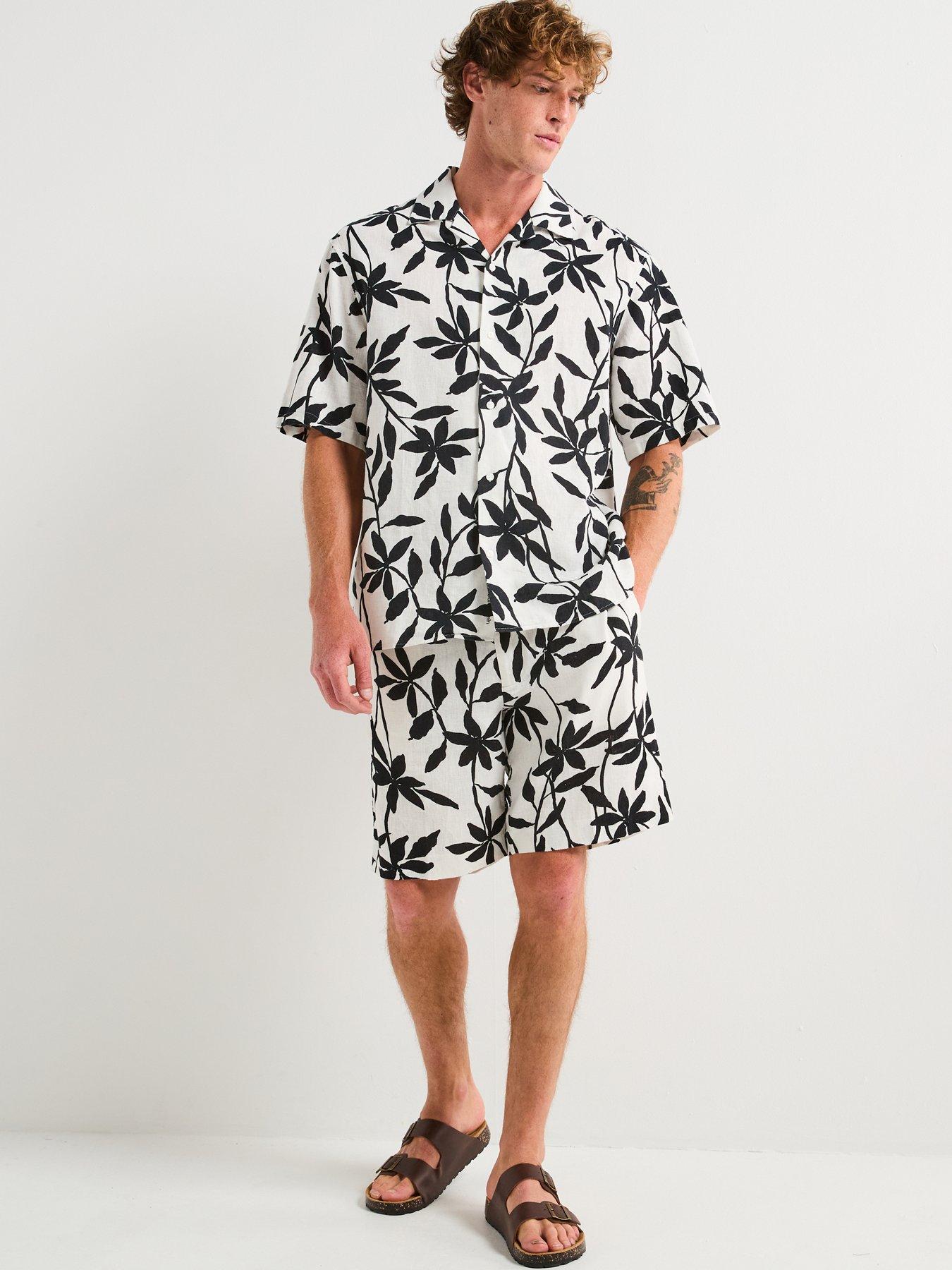 Image 3 of 4 of Calvin Klein Calvin Klein Linen Printed Pull On Shorts - White