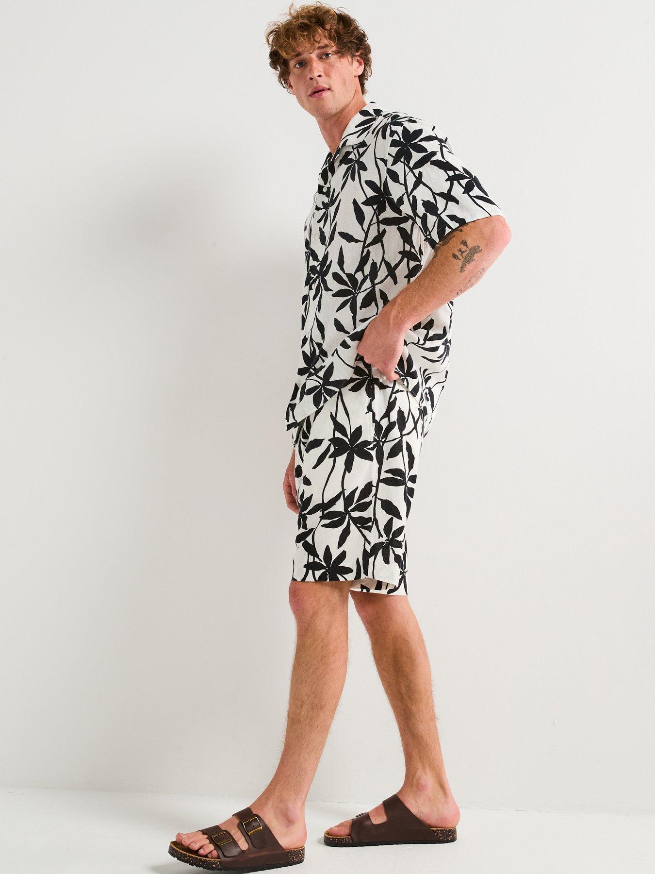 Image 4 of 4 of Calvin Klein Calvin Klein Linen Printed Pull On Shorts - White