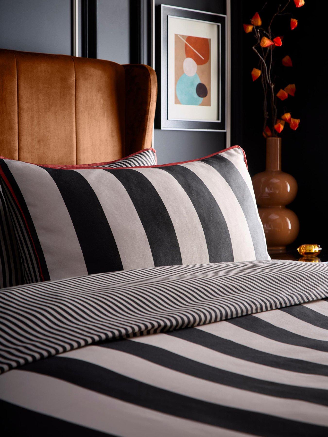 Image 3 of 4 of Laurence Llewelyn-Bowen Festivo 100% Cotton Circus Stripe Duvet Set