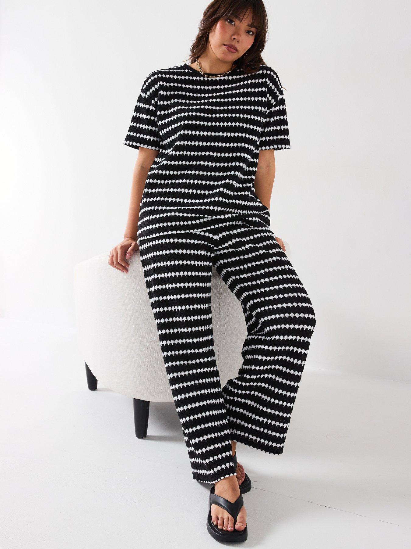 Image 5 of 6 of V by Very Curve Crochet Stripe T-Shirt Co-Ord - Black
