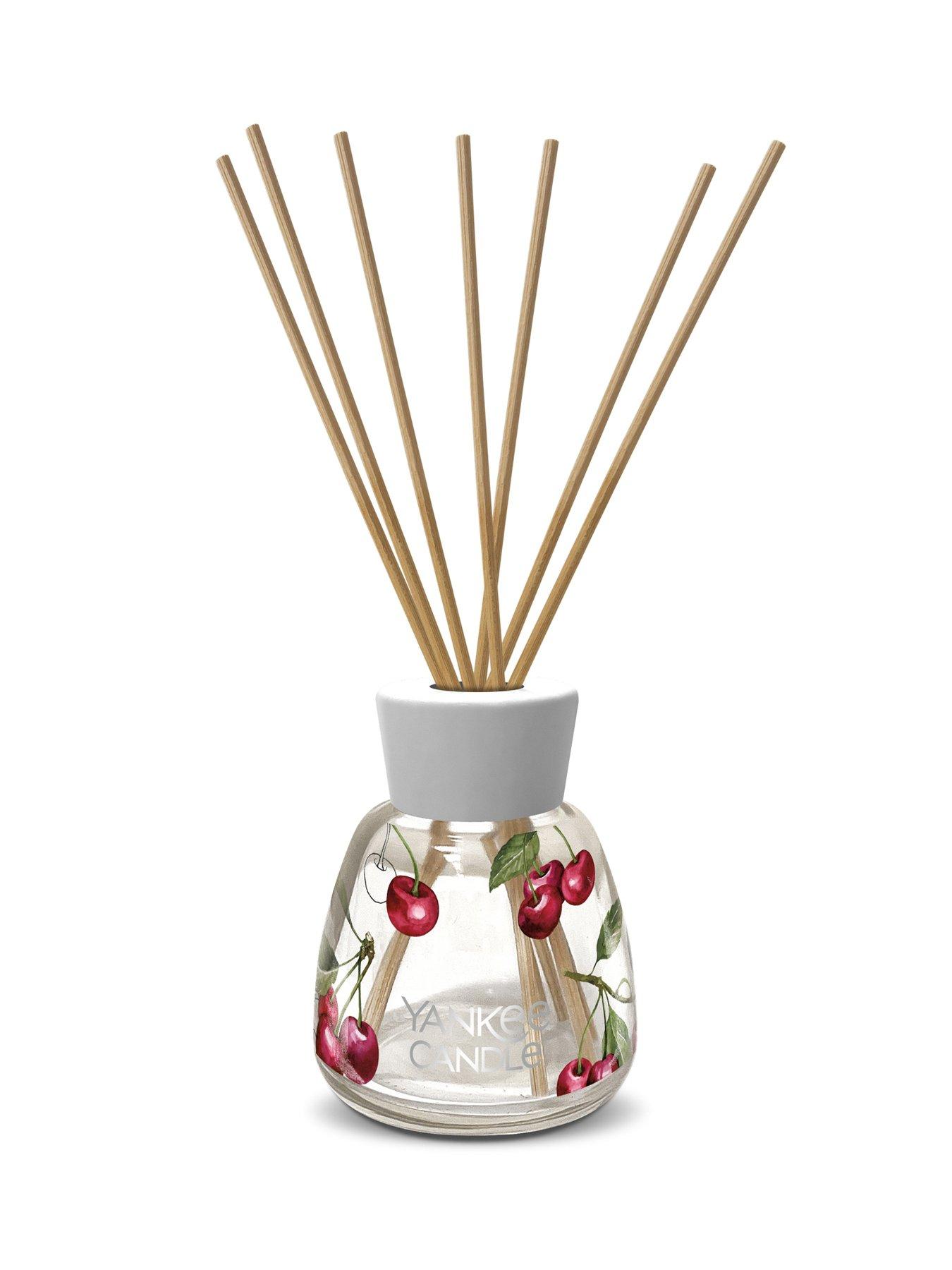 Image 6 of 6 of Yankee Candle Signature Black Cherry Reed Diffuser
