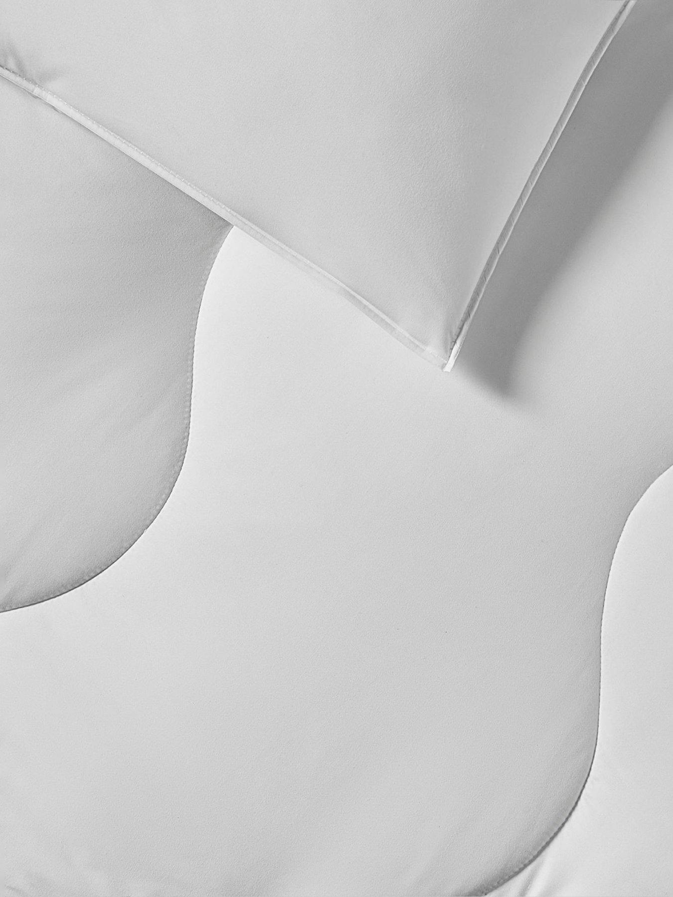 Image 4 of 5 of The Fine Bedding Company Spundown, Hypoallergenic 10.5 Tog Duvet