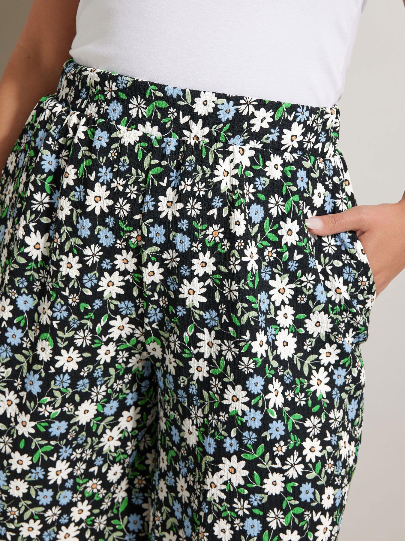 Image 4 of 4 of Yours Curve Crinkle Jersey Short