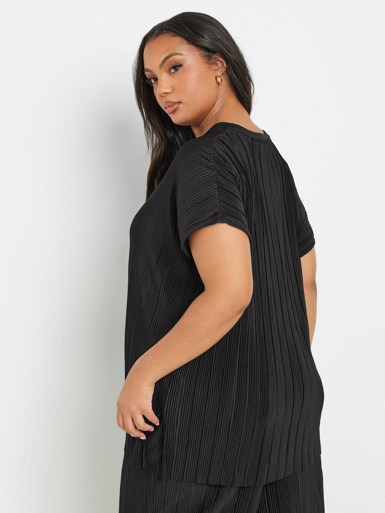 Image 2 of 4 of Yours Curve Plisse Grown On Tee Co-ord - Black