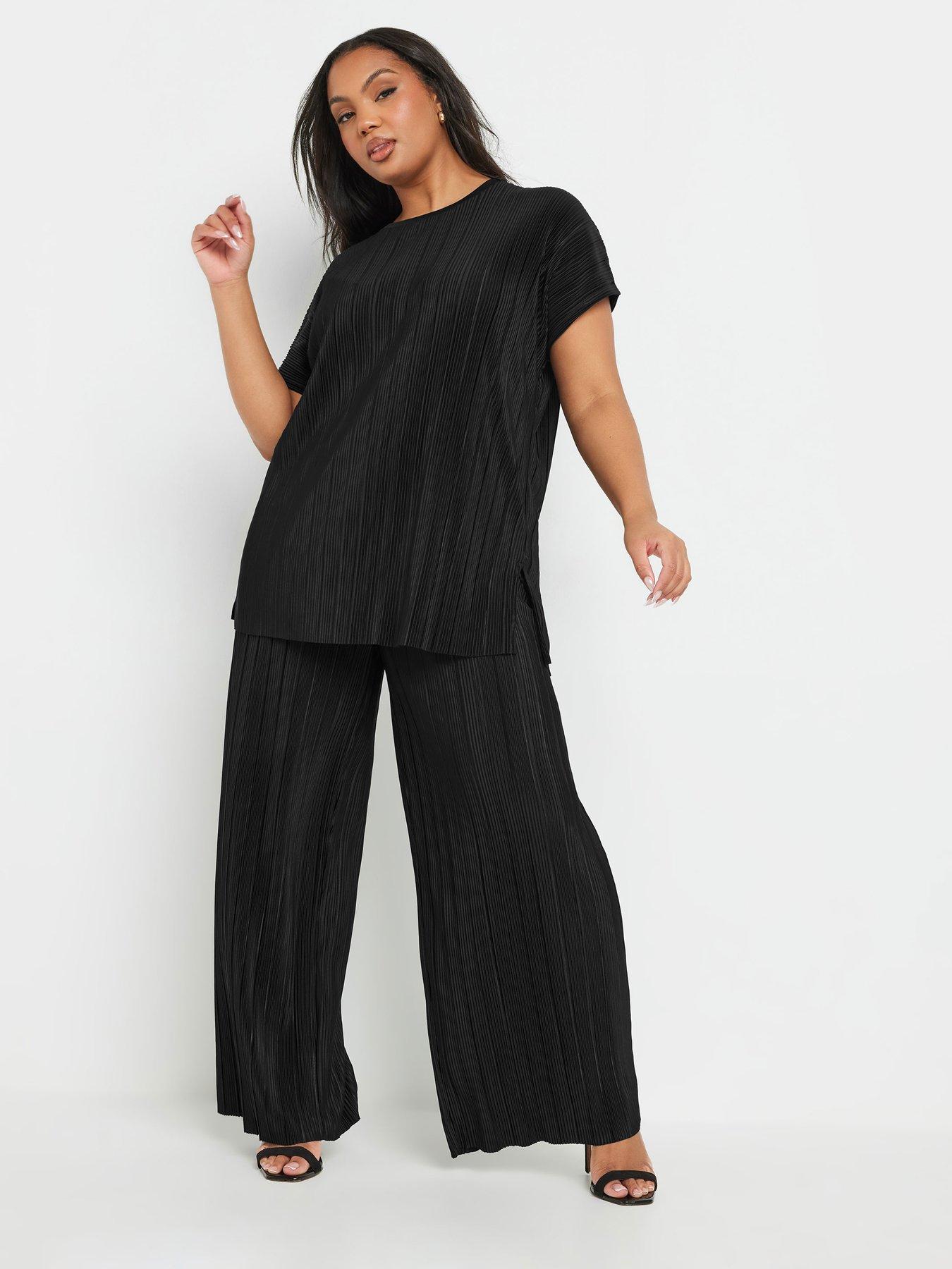 Image 3 of 4 of Yours Curve Plisse Grown On Tee Co-ord - Black