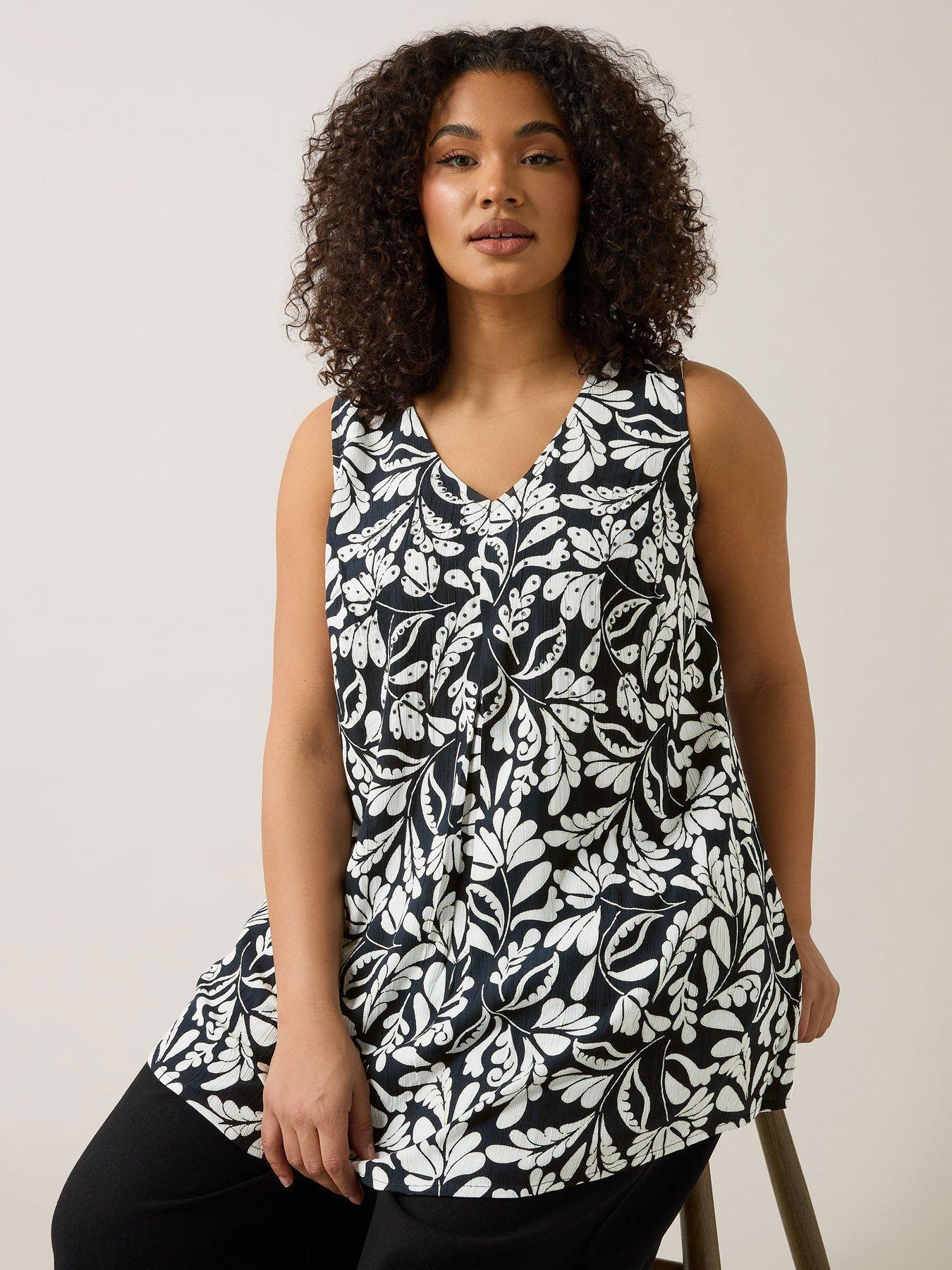 undefined Pleat Swing Vest - Black