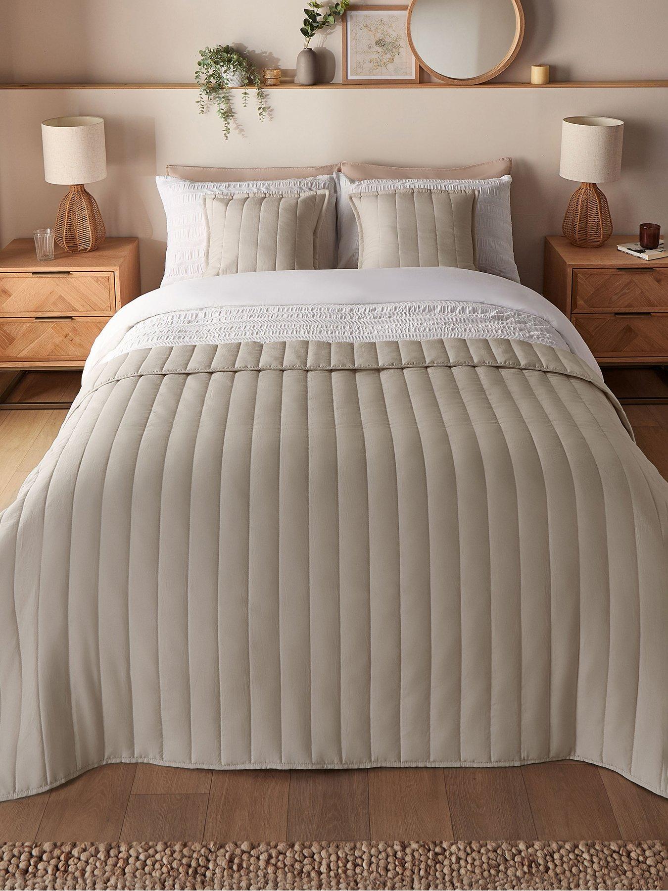 undefined Supersoft Quilted Bedspread Throw
