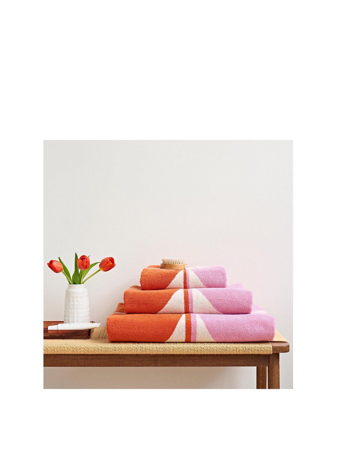 Image 2 of 7 of Orla Kiely Stem Bloom 100% Cotton Towel Collection