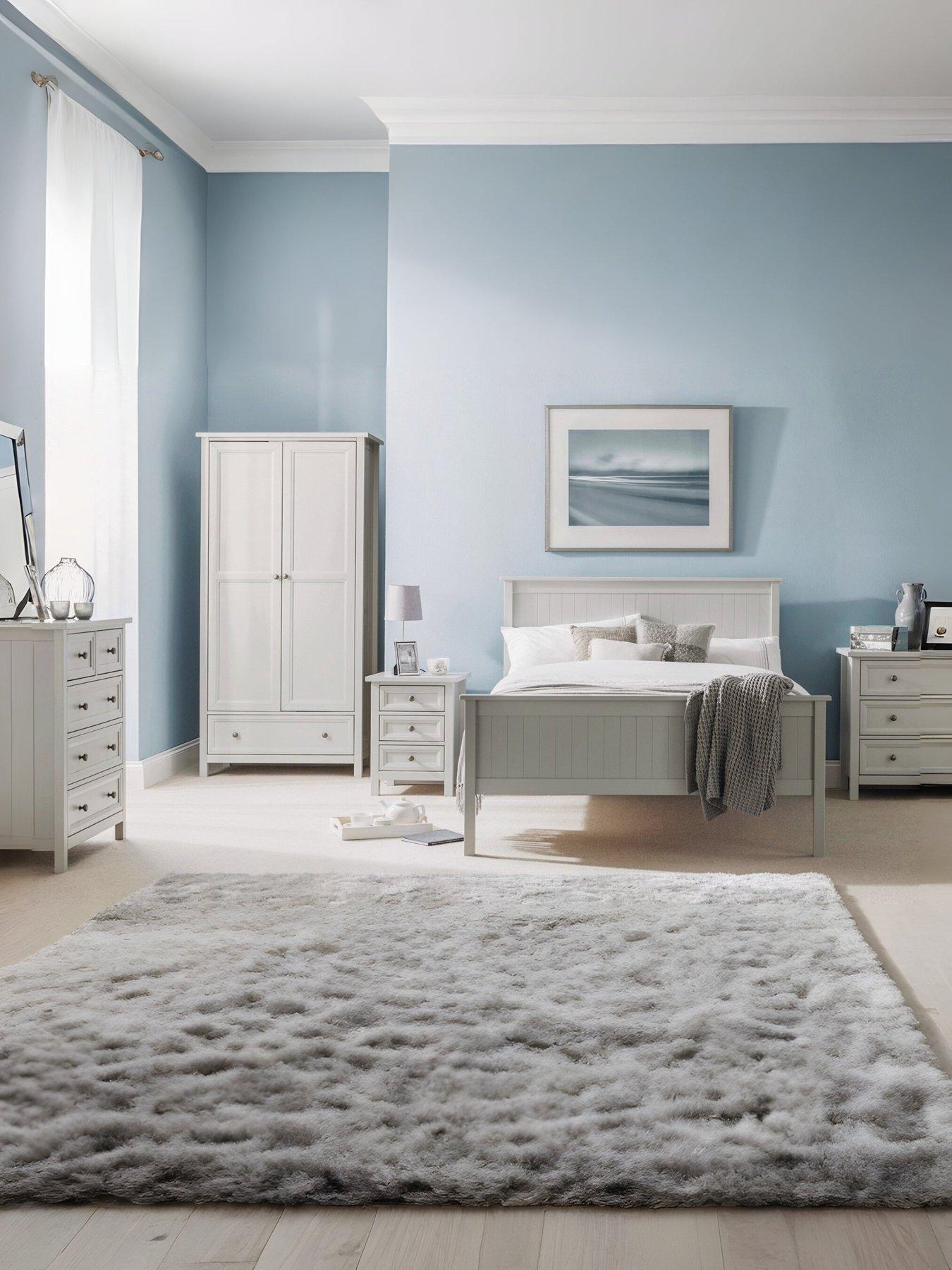 Image 5 of 5 of Julian Bowen Maine 3 Drawer Bedside Dove Grey