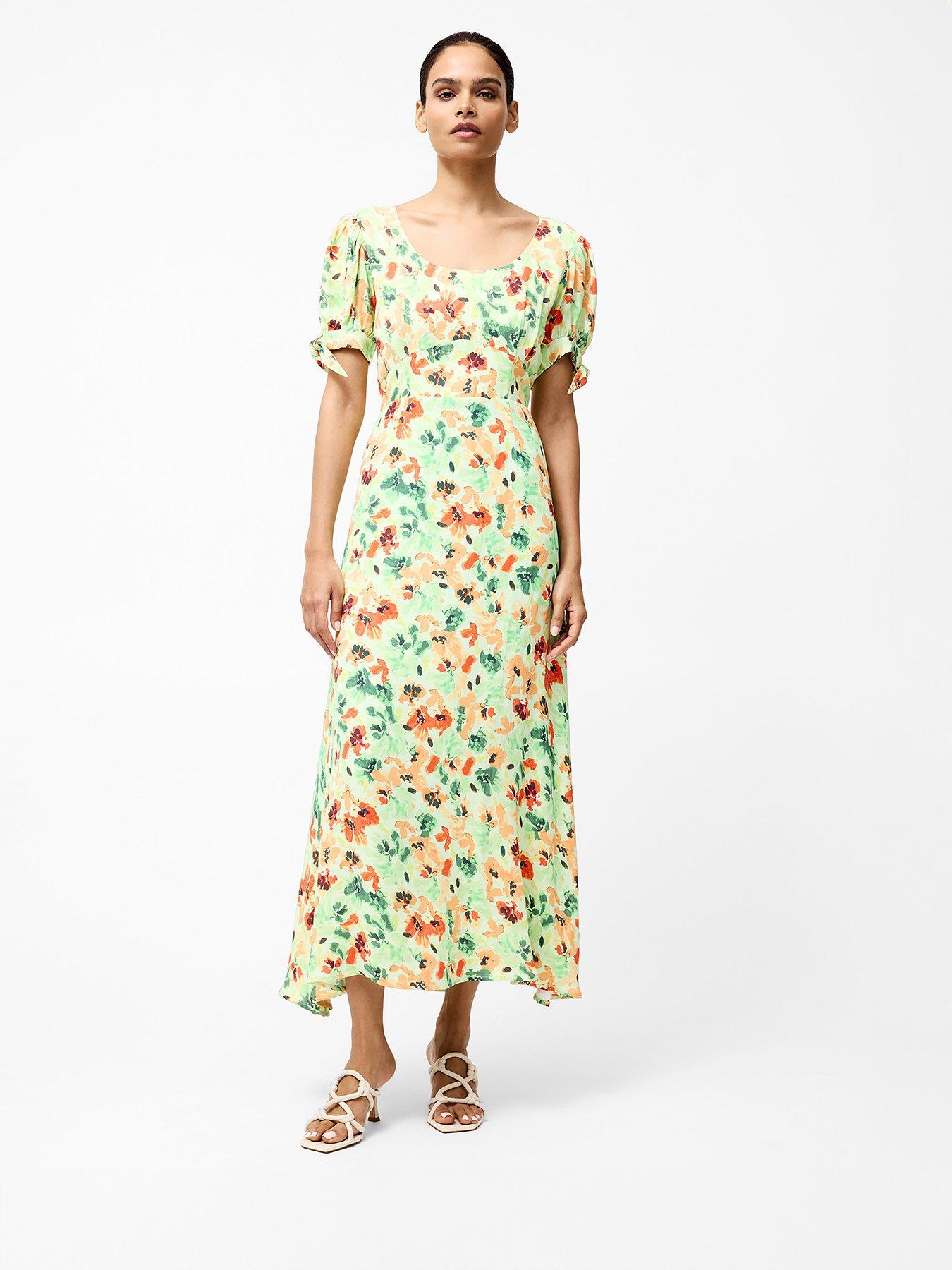undefined Floral Print Crepe Scoop Neck Short Sleeve Midi Dress